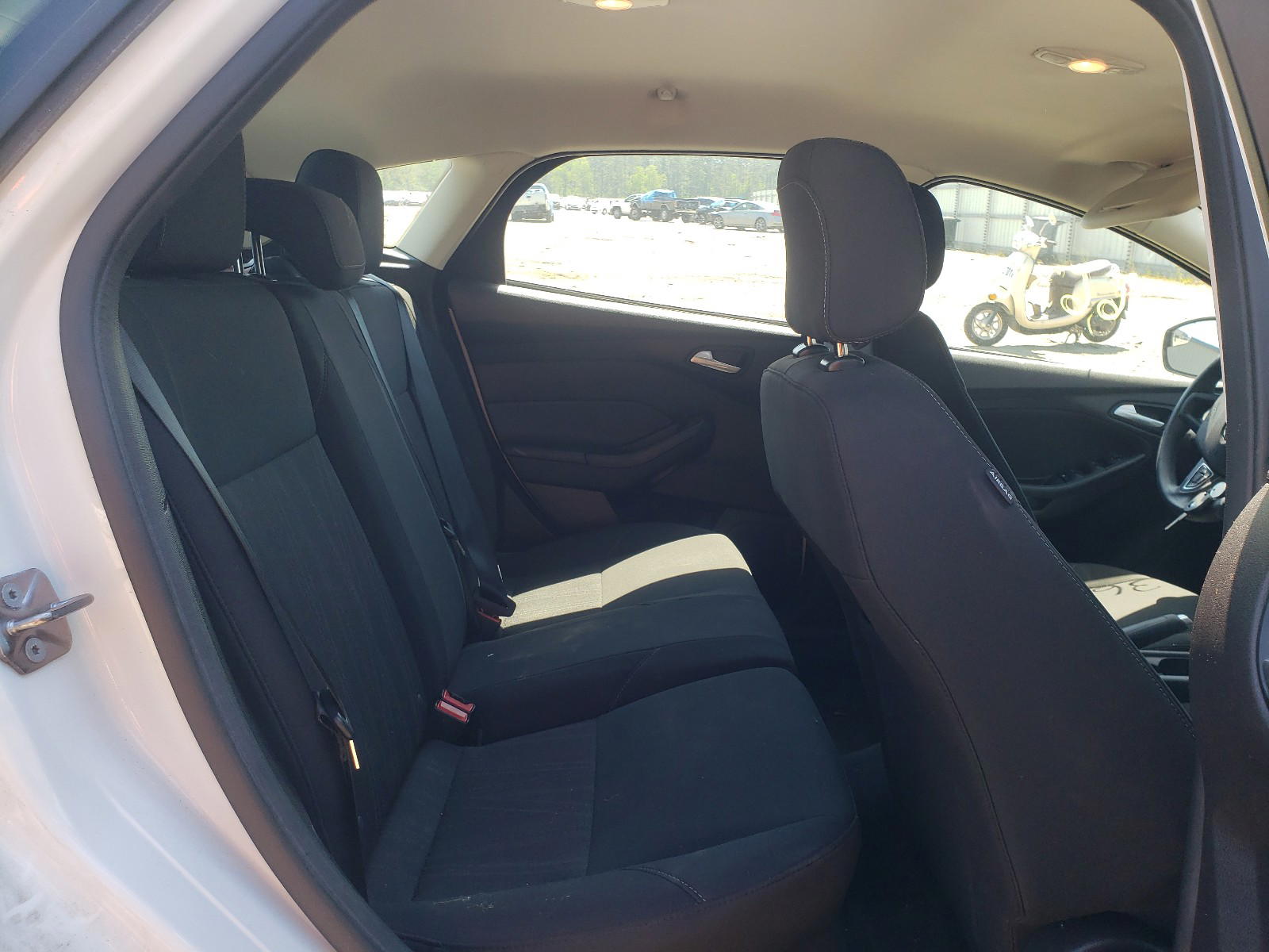 Photo 6 from auction – 2018 FORD FOCUS SE with VIN 1FADP3K24JL209552