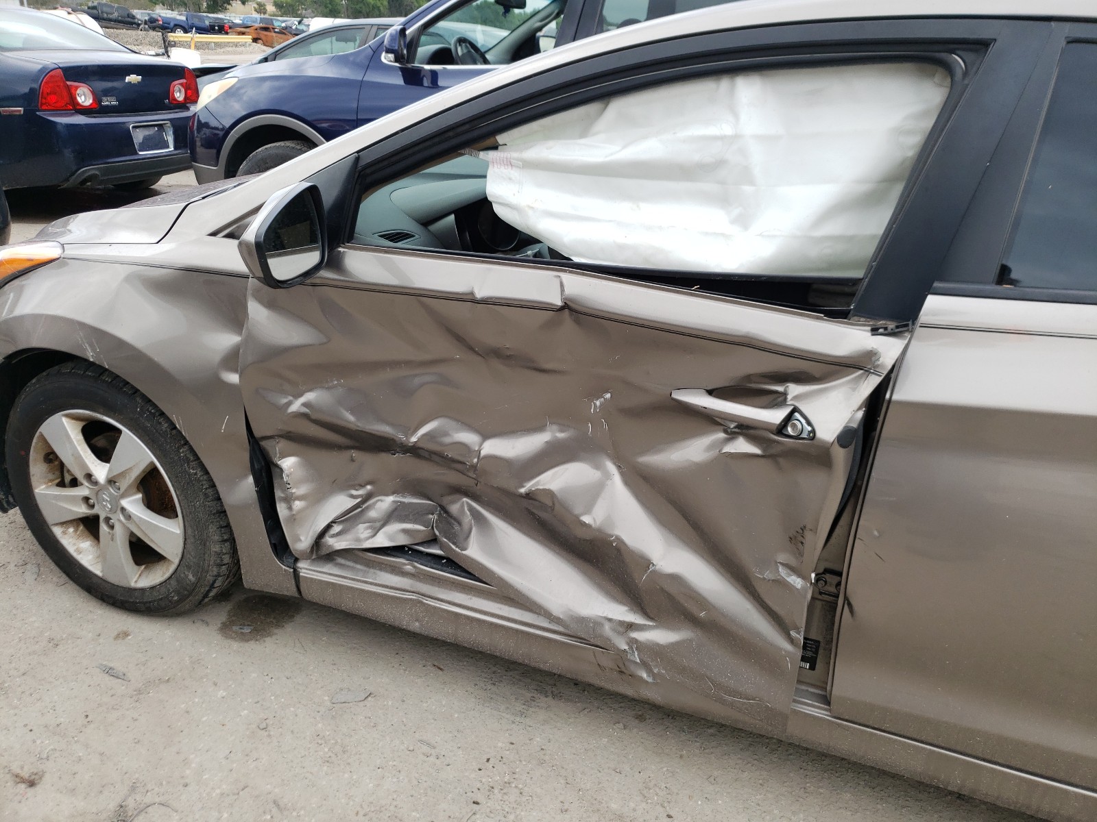 Photo 9 from auction – 2013 HYUNDAI ELANTRA GL with VIN 5NPDH4AEXDH290977