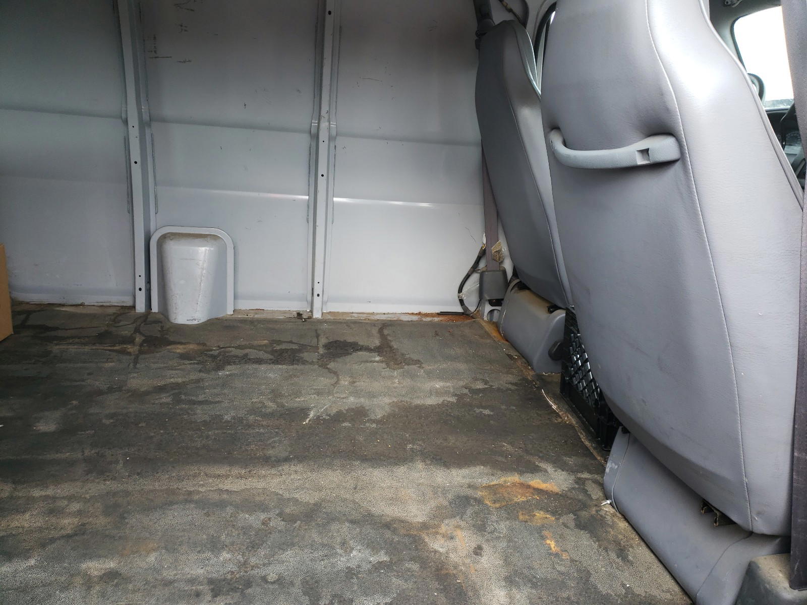 Photo 6 from auction – 2000 DODGE RAM VAN B1 with VIN 2B7HB11X7YK157579