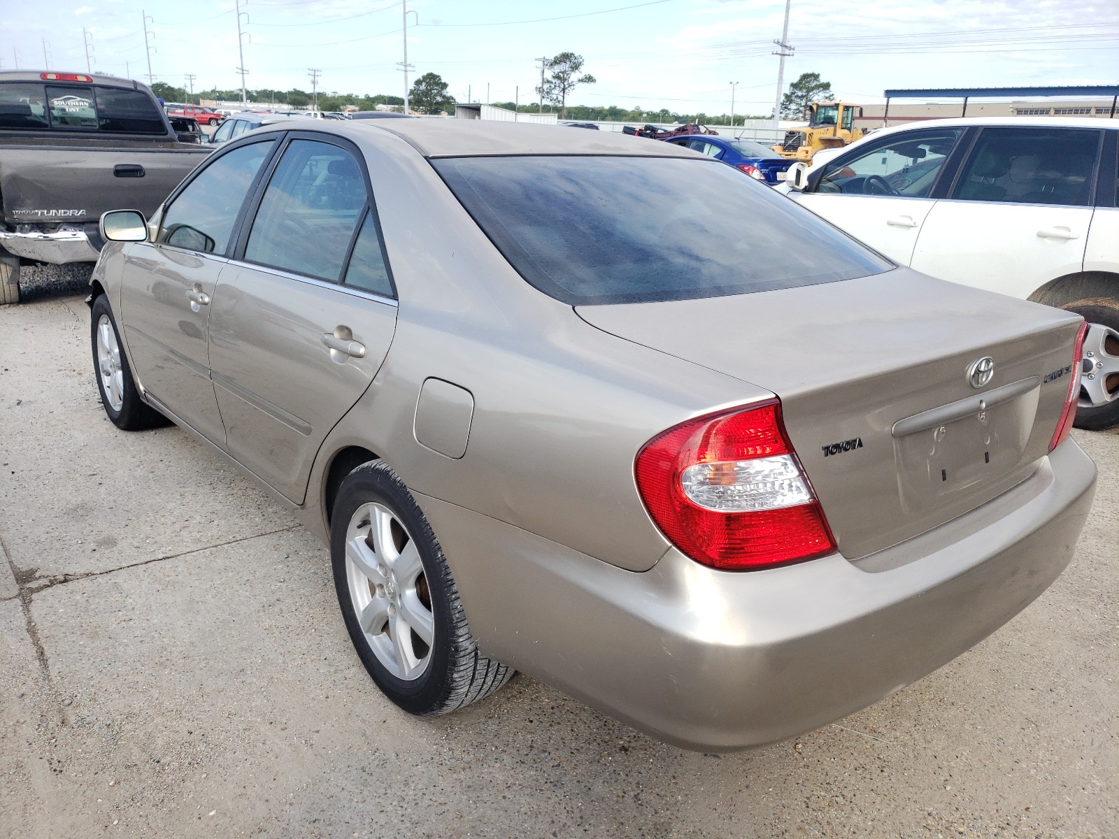 Photo 3 from auction – 2004 TOYOTA CAMRY LE with VIN JTDBE32K240251201