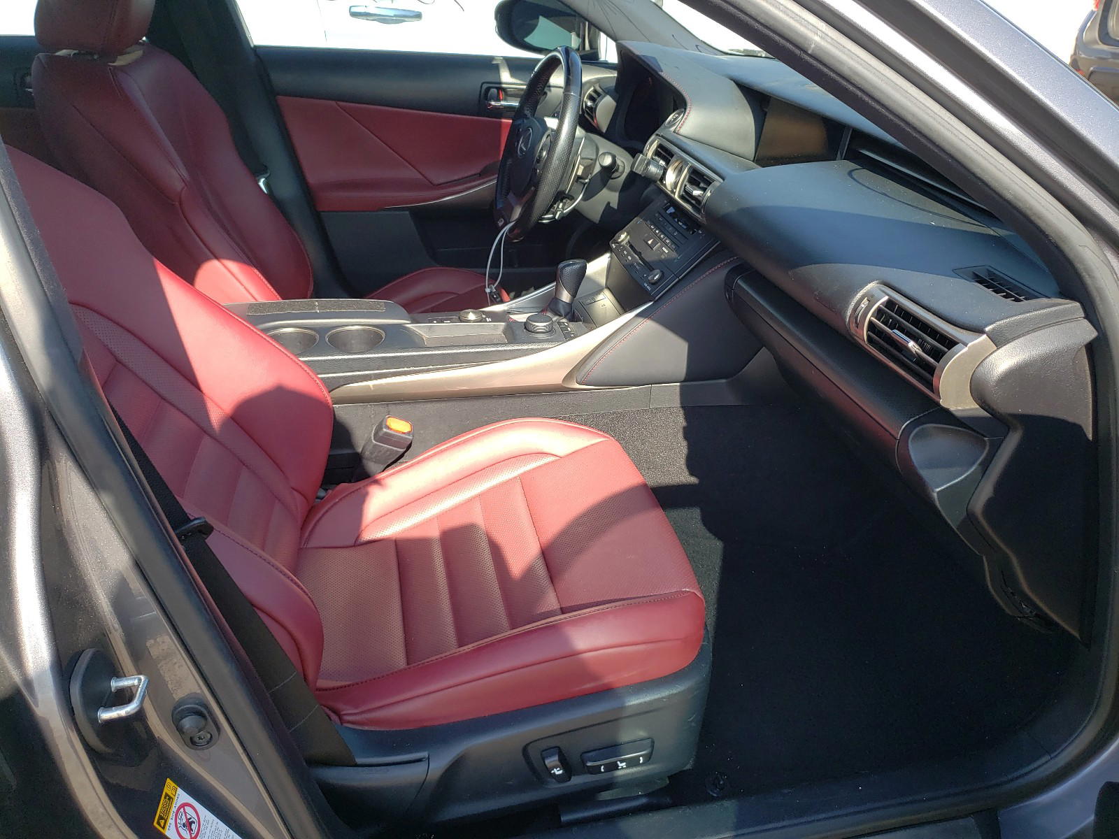 Photo 5 from auction – 2016 LEXUS IS 200T with VIN JTHBA1D26G5018604