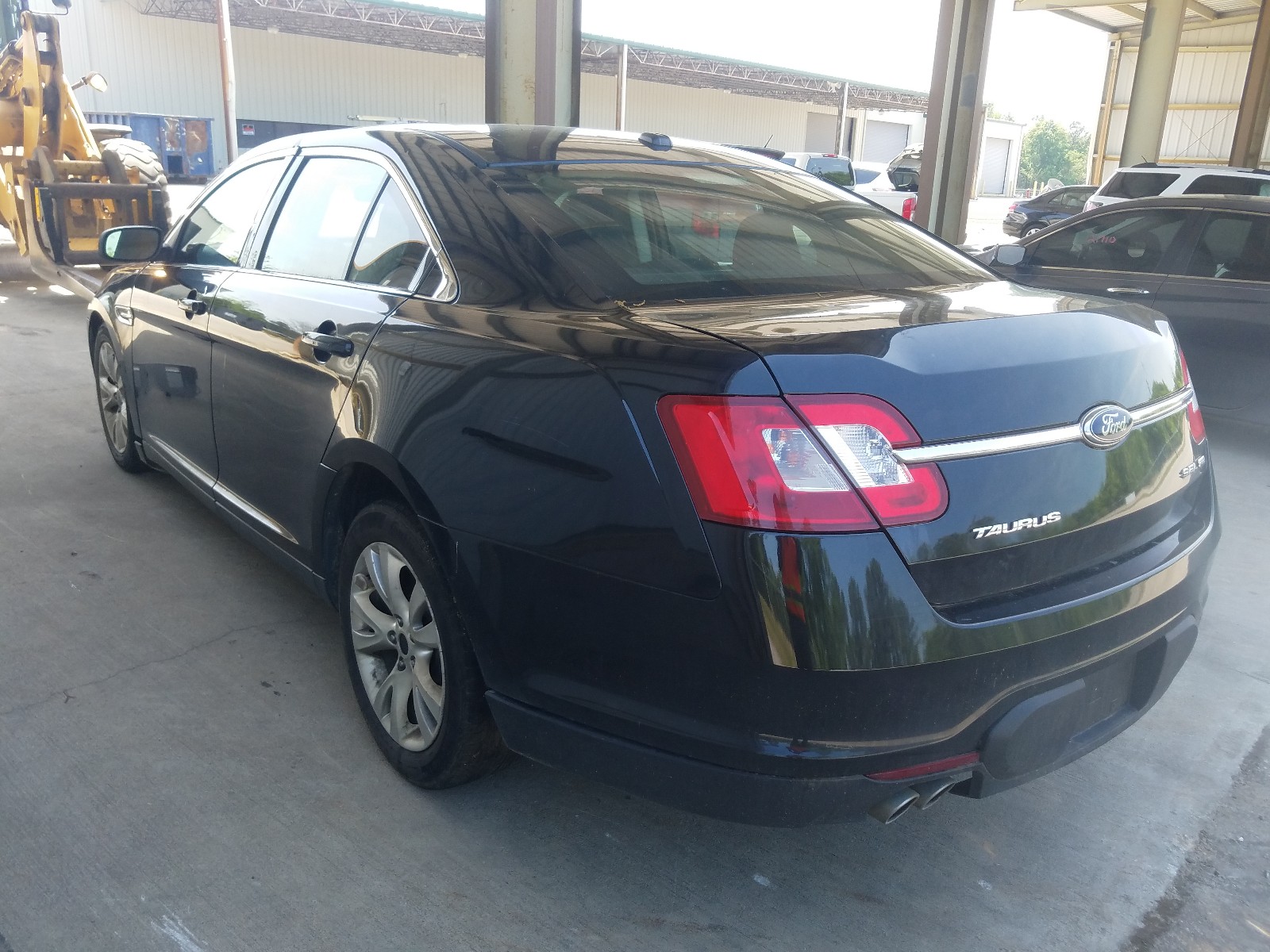 Photo 3 from auction – 2010 FORD TAURUS SEL with VIN 1FAHP2HW0AG122617