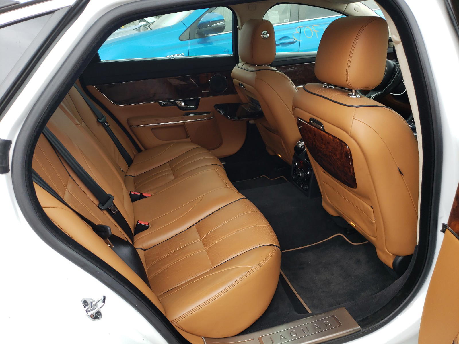 Photo 16 from auction – 2011 JAGUAR XJL SUPERC with VIN SAJXA2GE3BMV03785