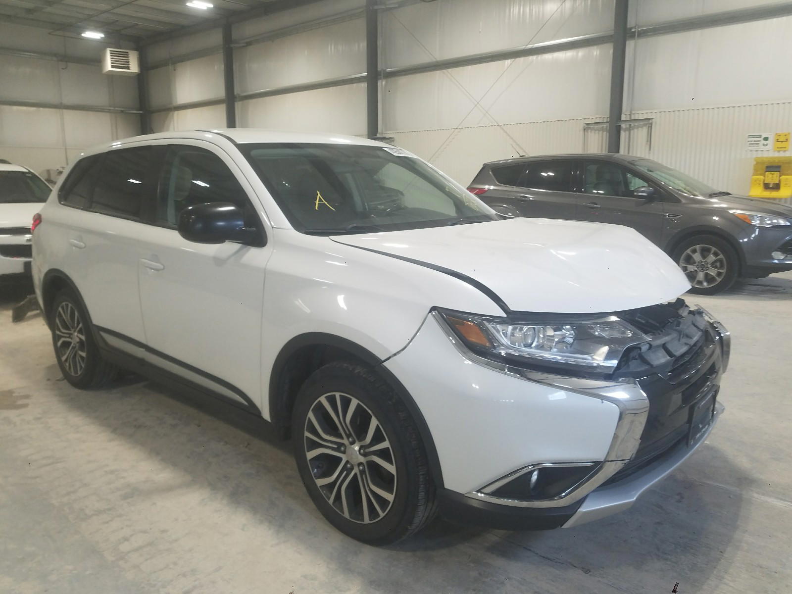 MITSUBISHI OUTLANDER 2016 with VIN JA4AD2A34GZ040532 - Photo from auction