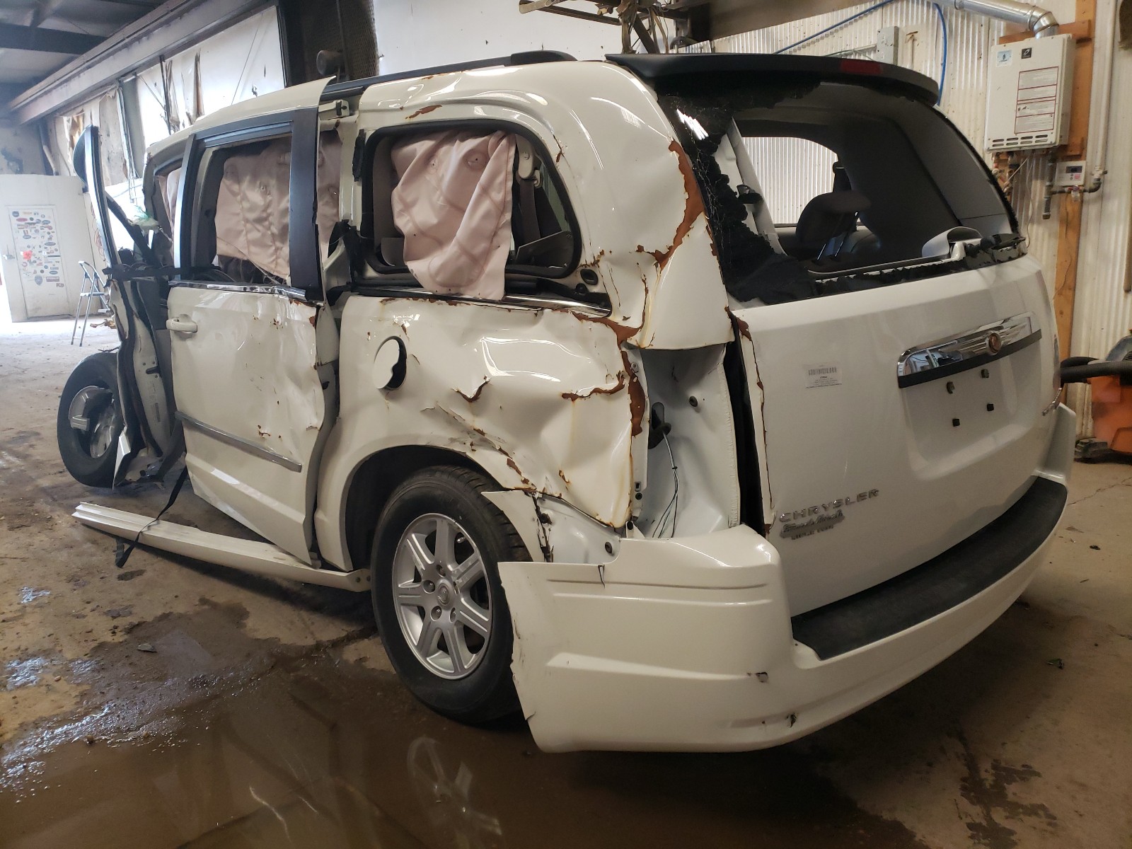 Photo 3 from auction – 2010 CHRYSLER TOWN & COU with VIN 2A4RR5D11AR278212