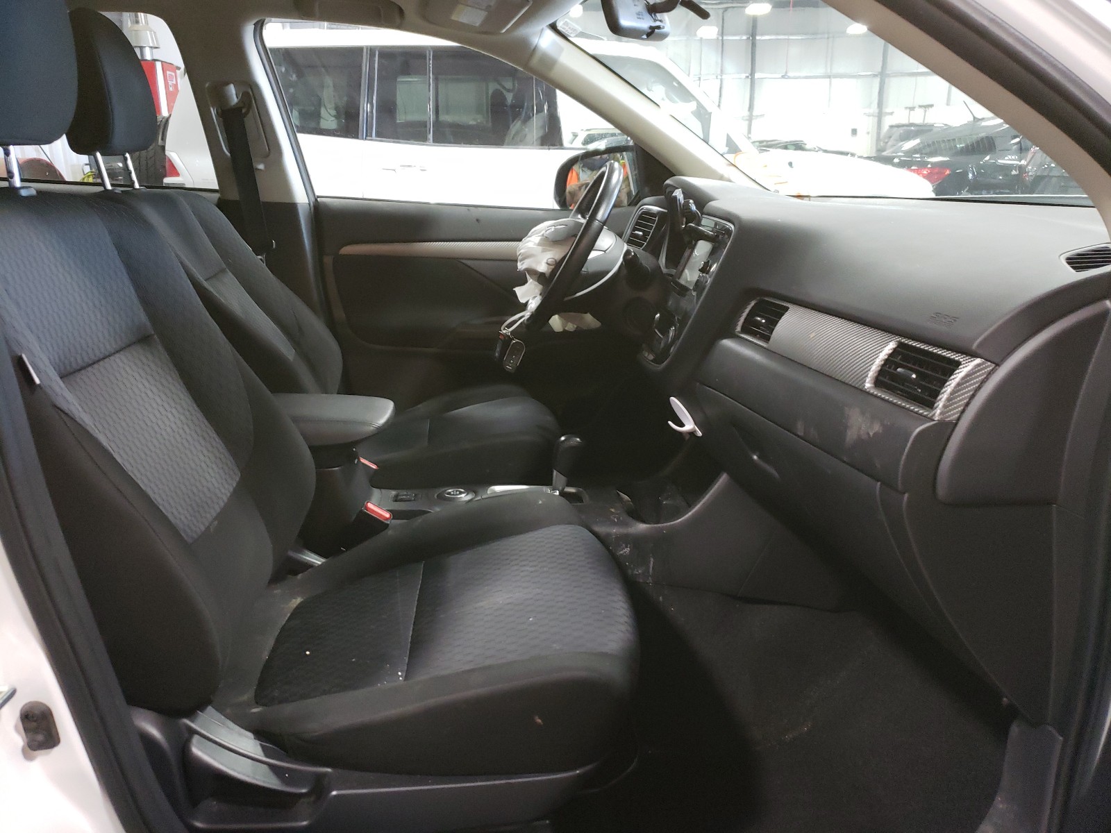 Photo 5 from auction – 2014 MITSUBISHI OUTLANDER with VIN JA4AZ3A3XEZ013694