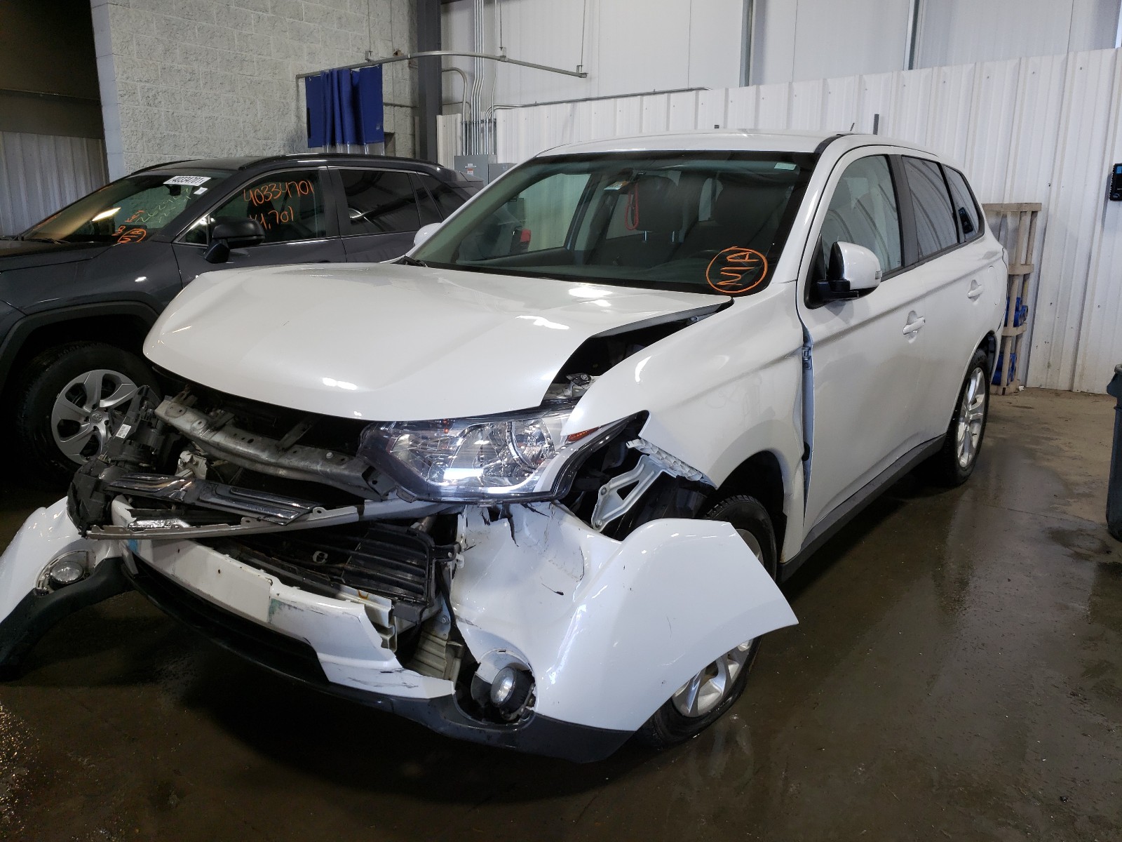 Photo 2 from auction – 2014 MITSUBISHI OUTLANDER with VIN JA4AZ3A3XEZ013694
