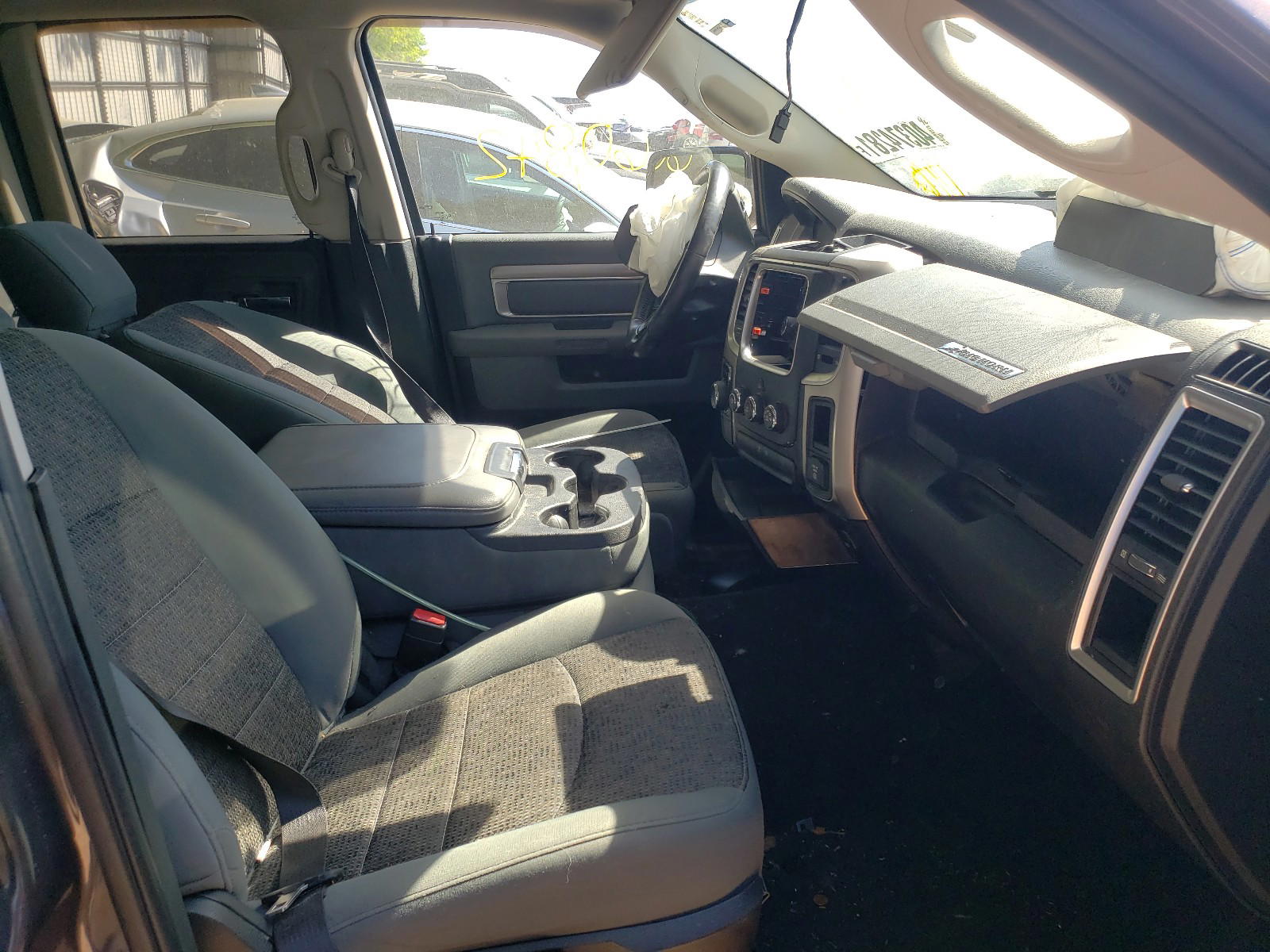 Photo 5 from auction – 2016 RAM 1500 SLT with VIN 1C6RR6GT8GS332161