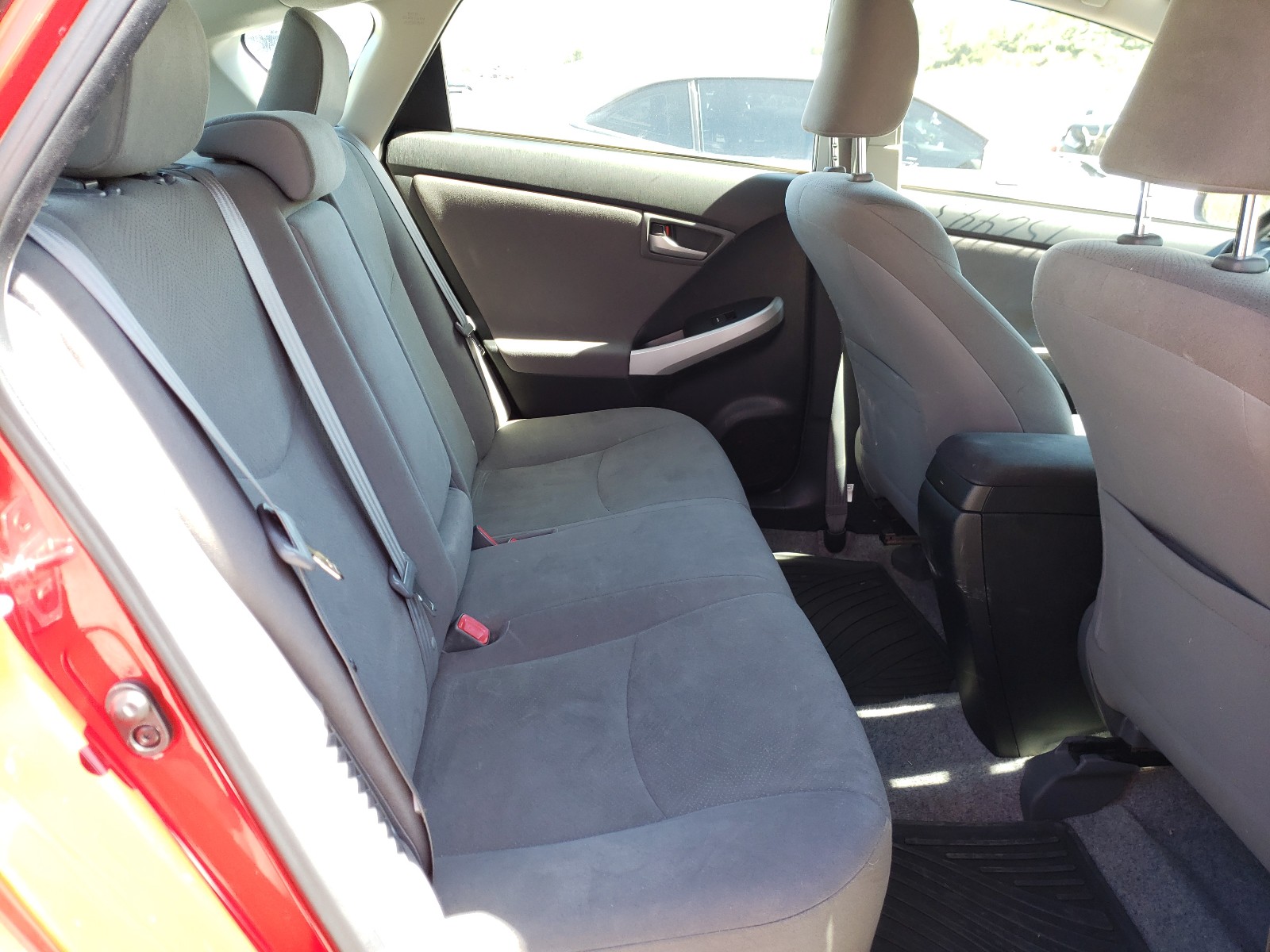 Photo 6 from auction – 2013 TOYOTA PRIUS with VIN JTDKN3DU6D5632390