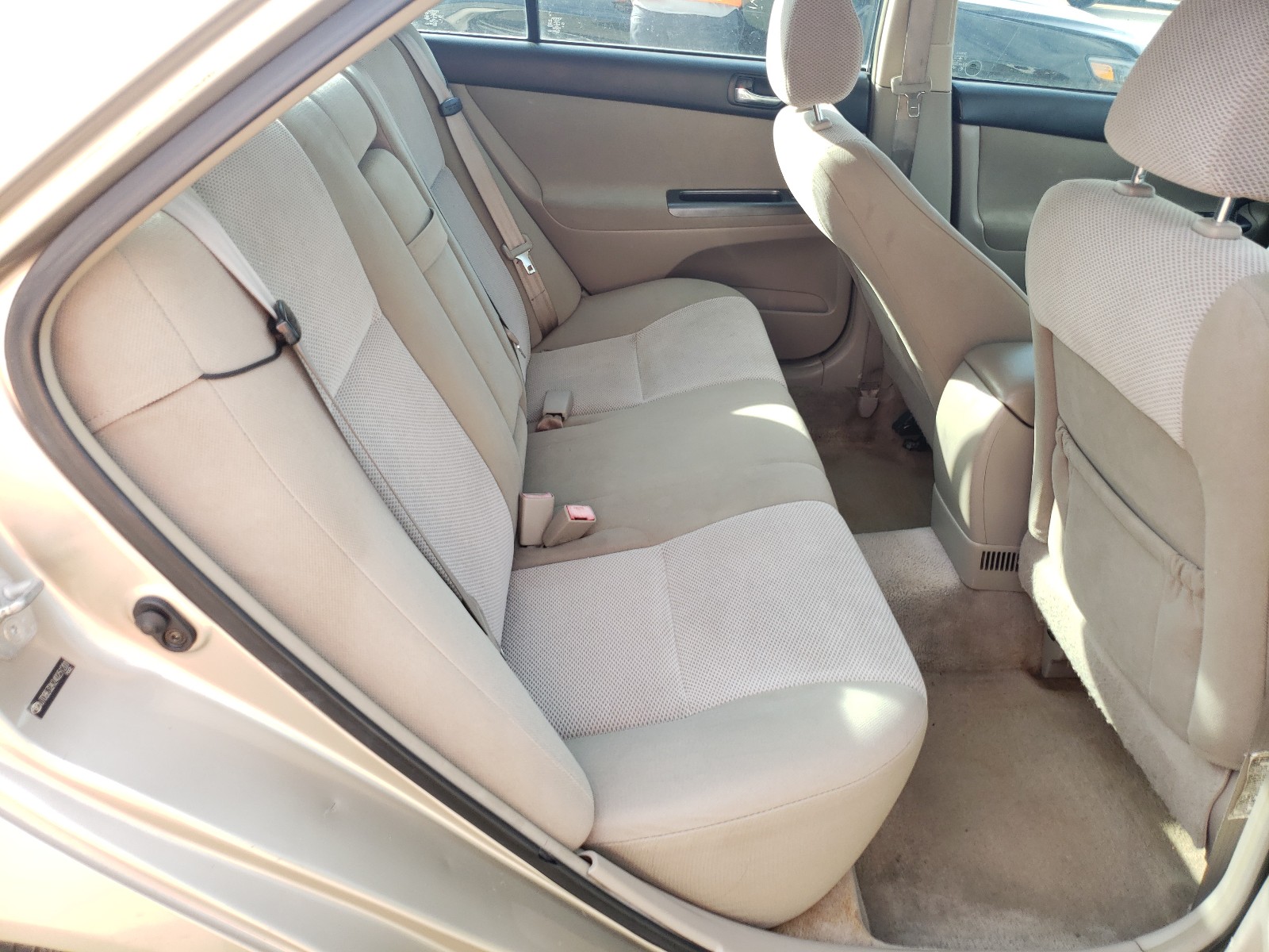 Photo 6 from auction – 2004 TOYOTA CAMRY LE with VIN JTDBE32K240251201
