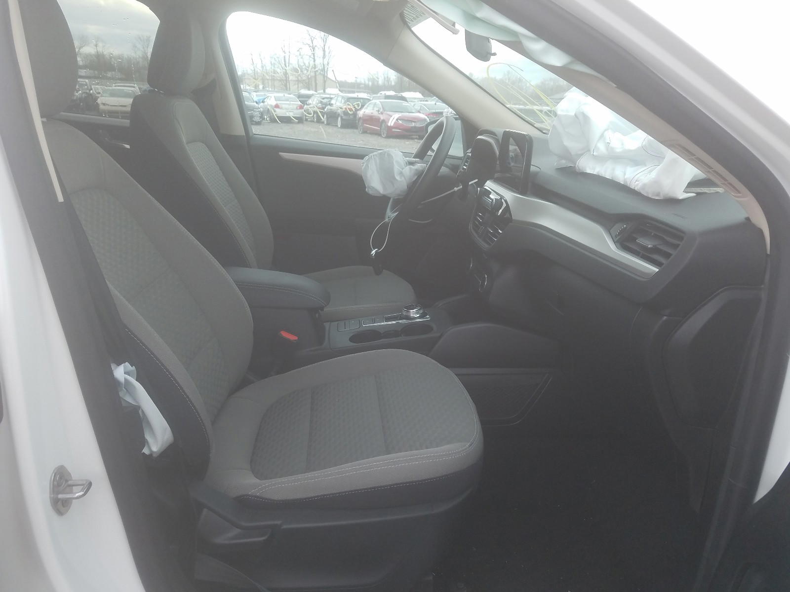 Photo 5 from auction – 2020 FORD ESCAPE SE with VIN 1FMCU9G61LUA90574
