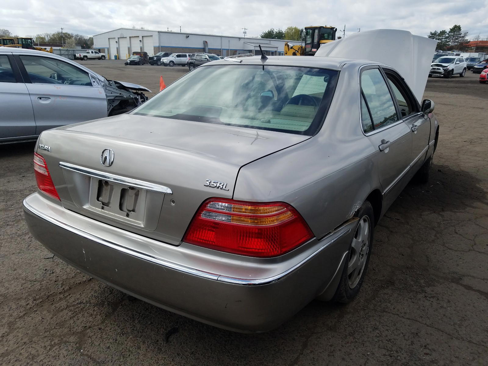 Photo 14 from auction – 2002 ACURA 3.5RL with VIN JH4KA96592C009566