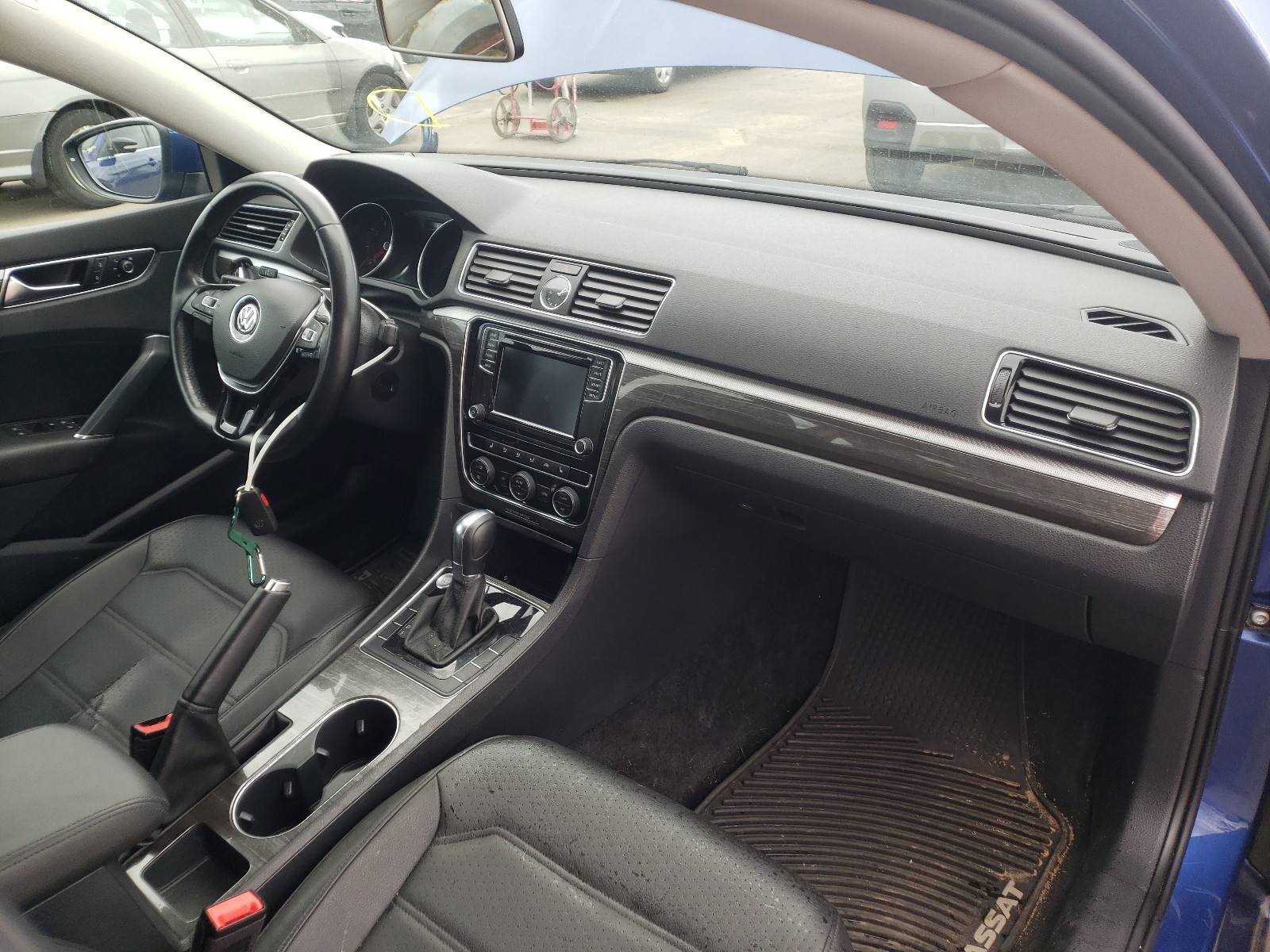Photo 9 from auction – 2017 VOLKSWAGEN PASSAT SE with VIN 1VWBT7A35HC077925