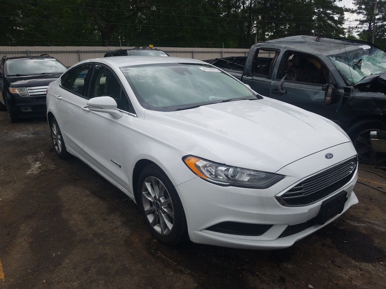 FORD FUSION SE 2017 with VIN 3FA6P0LU7HR400143 - Photo from auction