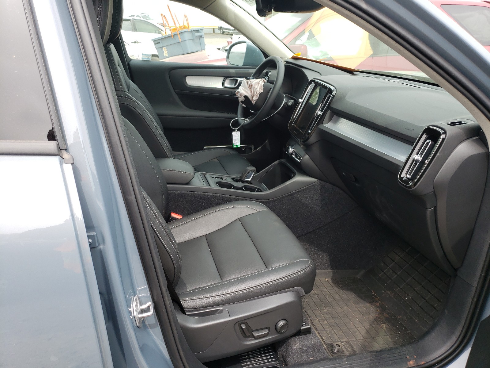 Photo 5 from auction – 2021 VOLVO XC40 T5 MO with VIN YV4162UK8M2445085