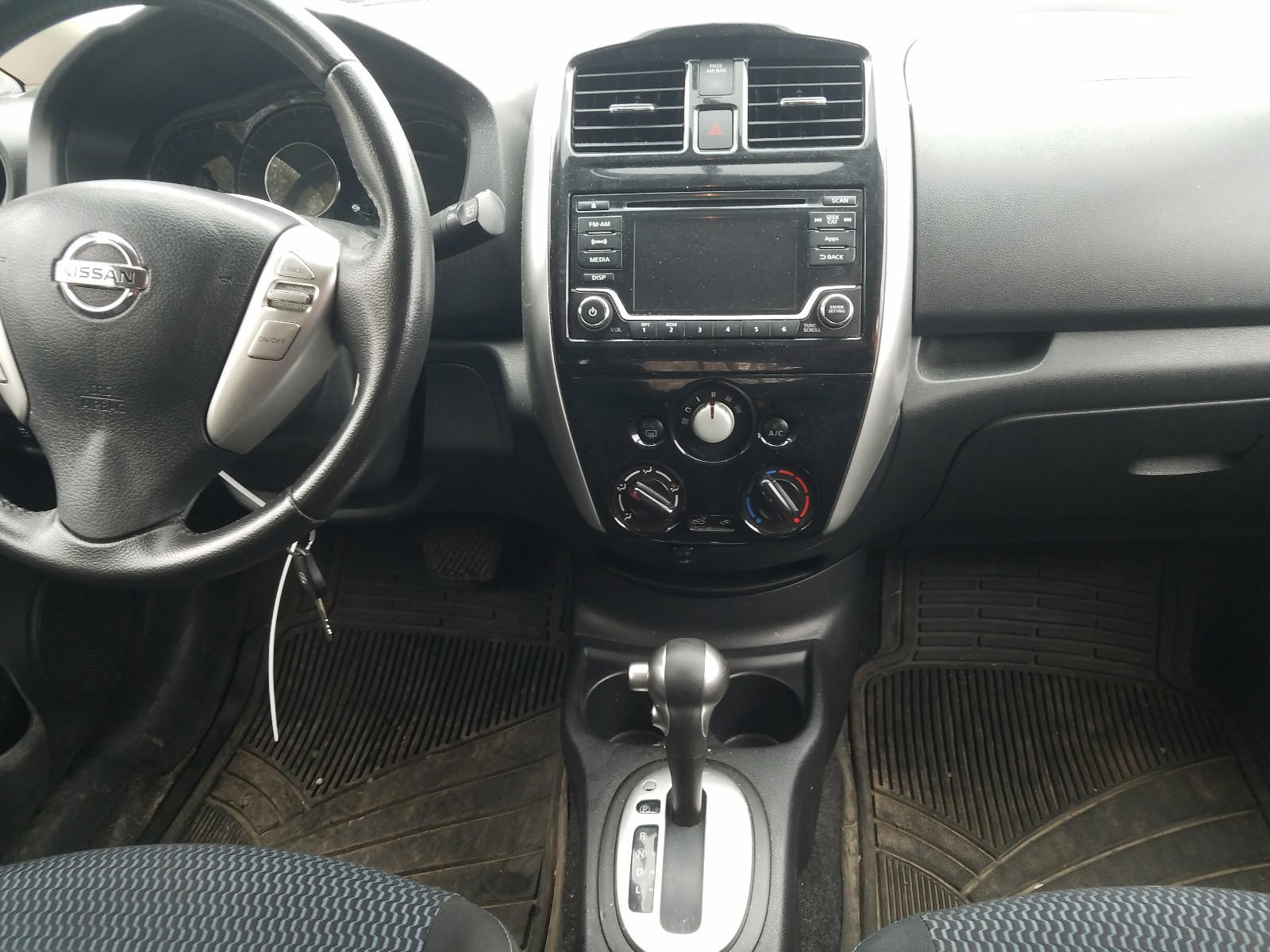 Photo 9 from auction – 2016 NISSAN VERSA NOTE with VIN 3N1CE2CP7GL398147