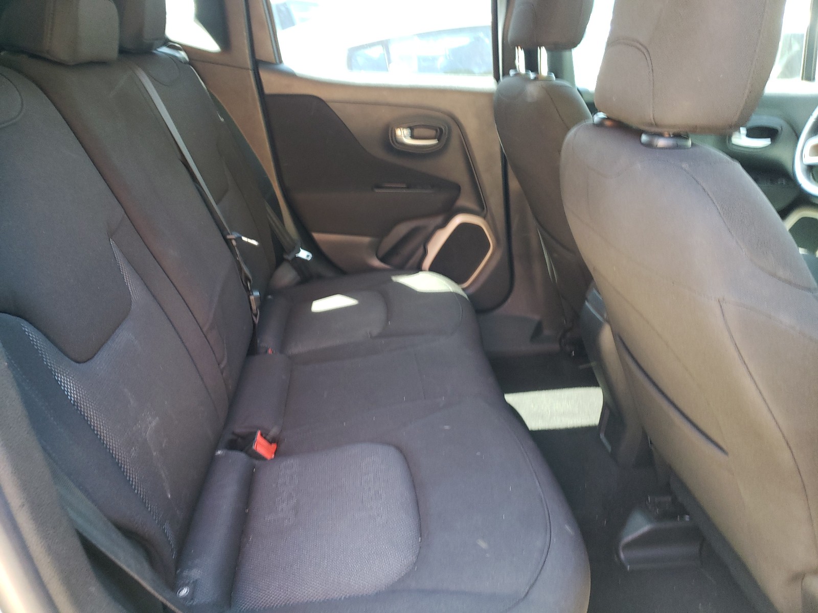 Photo 6 from auction – 2017 JEEP RENEGADE L with VIN ZACCJABB8HPE92989