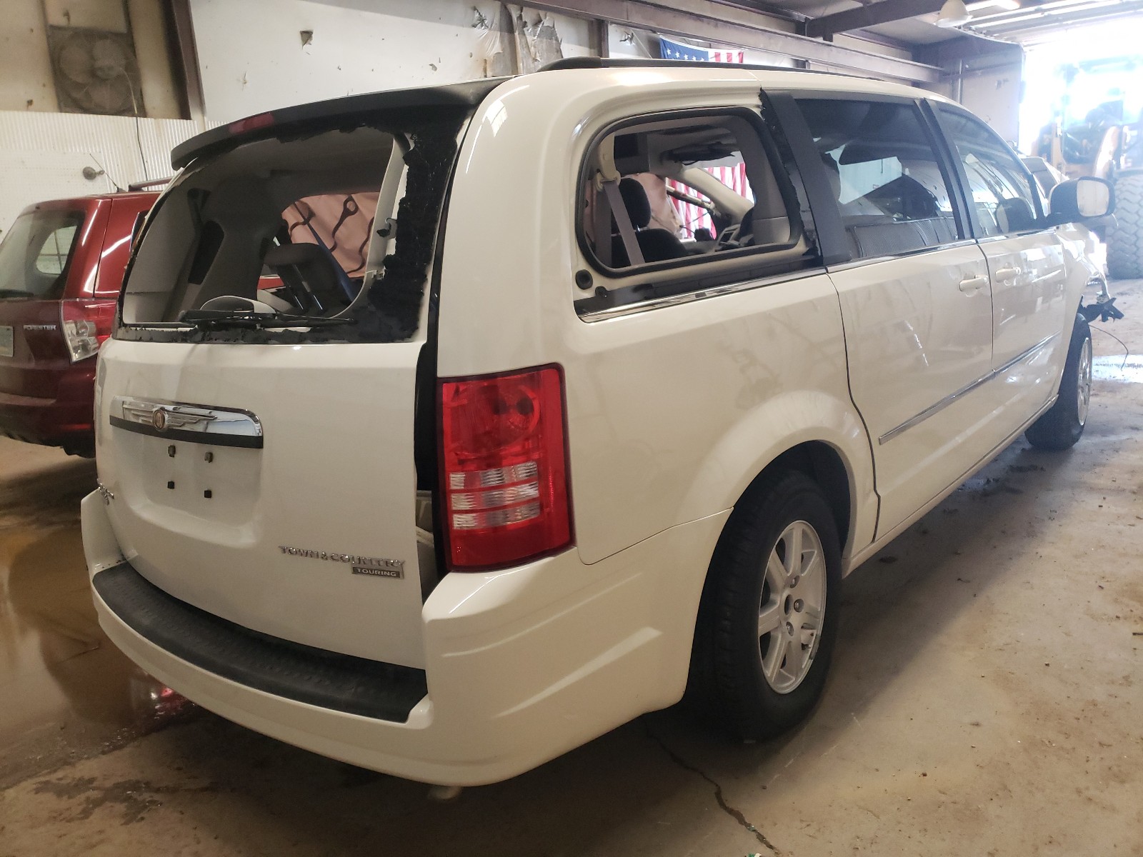 Photo 4 from auction – 2010 CHRYSLER TOWN & COU with VIN 2A4RR5D11AR278212