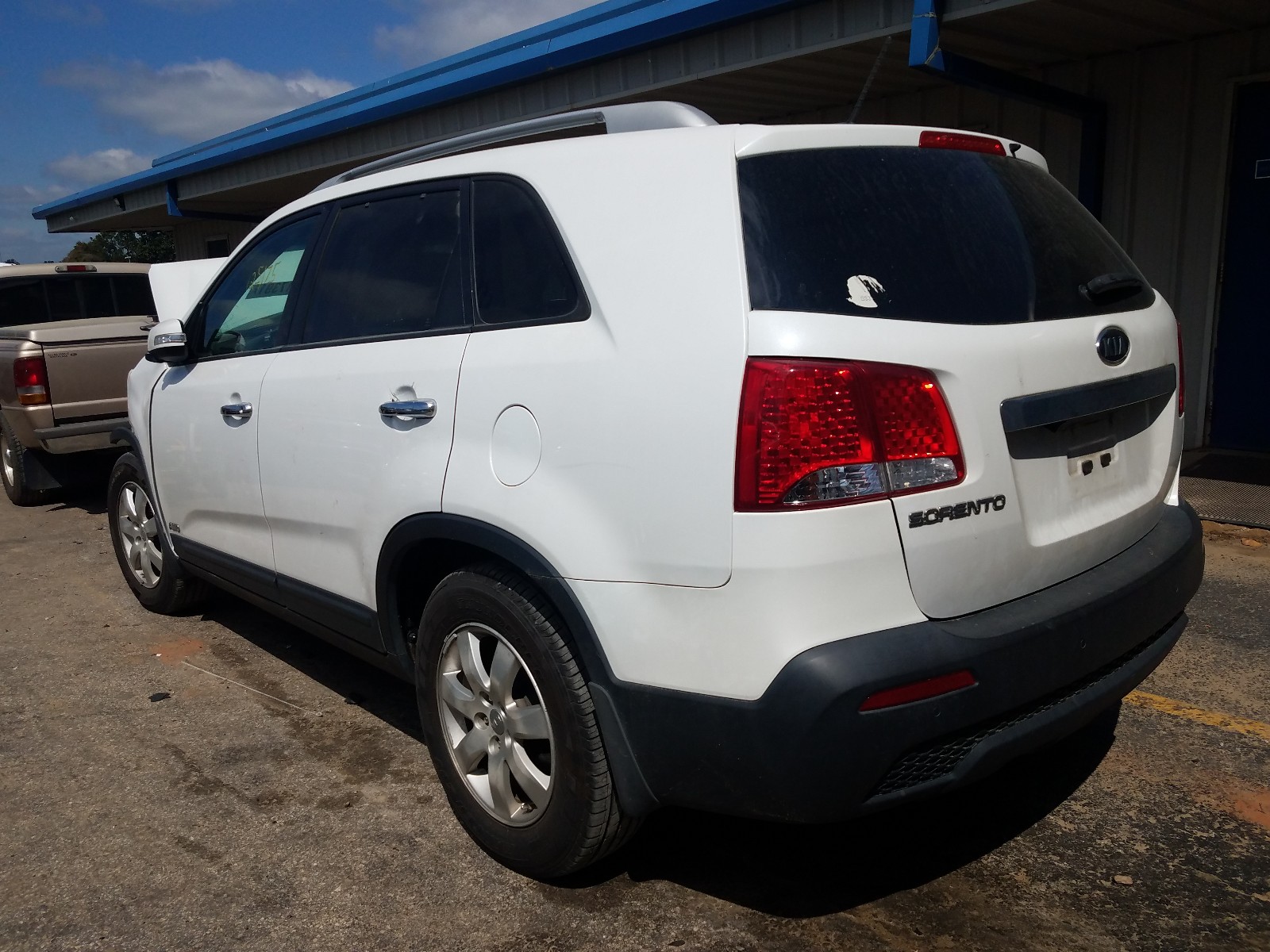 Photo 3 from auction – 2013 KIA SORENTO LX with VIN 5XYKTCA64DG312178