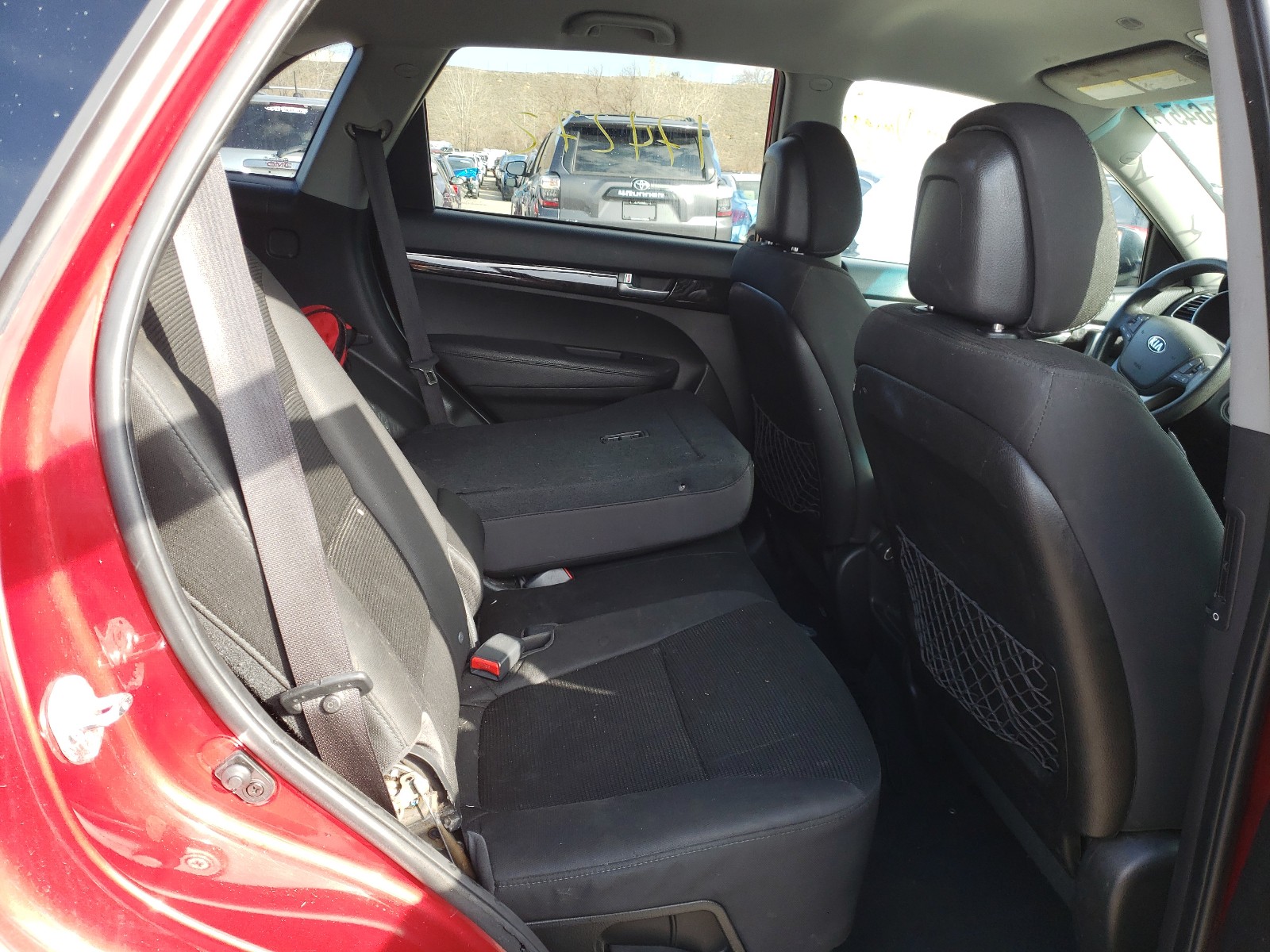 Photo 6 from auction – 2014 KIA SORENTO LX with VIN 5XYKTDA63EG424946