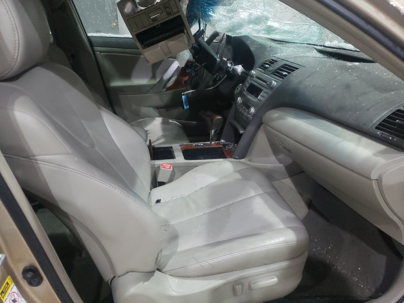Photo 5 from auction – 2011 TOYOTA CAMRY SE with VIN 4T1BK3EK3BU120204