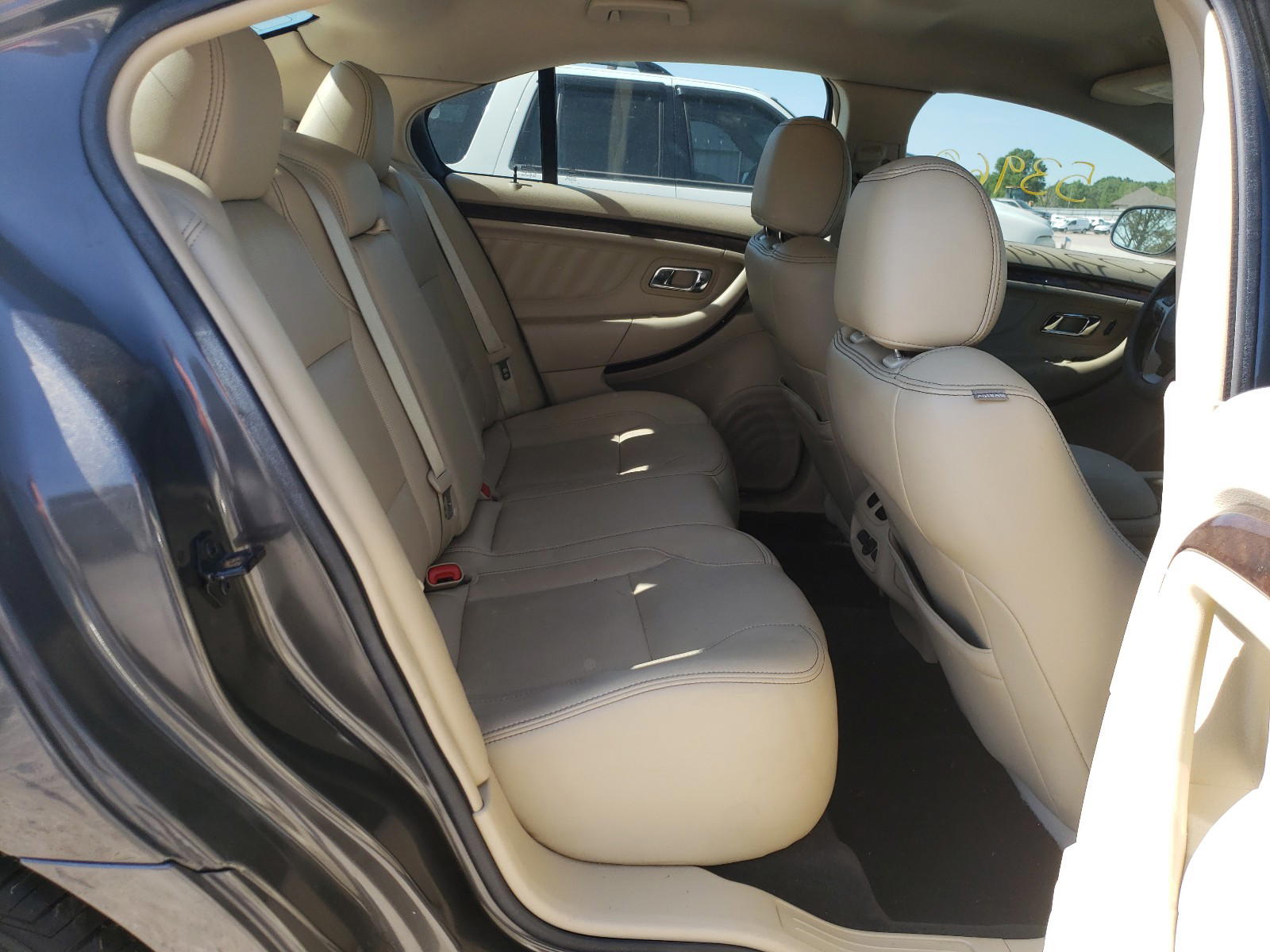 Photo 6 from auction – 2016 FORD TAURUS LIM with VIN 1FAHP2F86GG122943