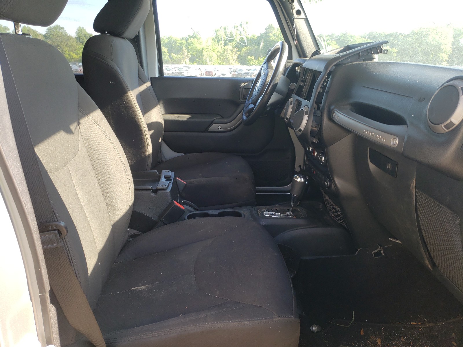 Photo 5 from auction – 2014 JEEP WRANGLER U with VIN 1C4BJWDG6EL277192