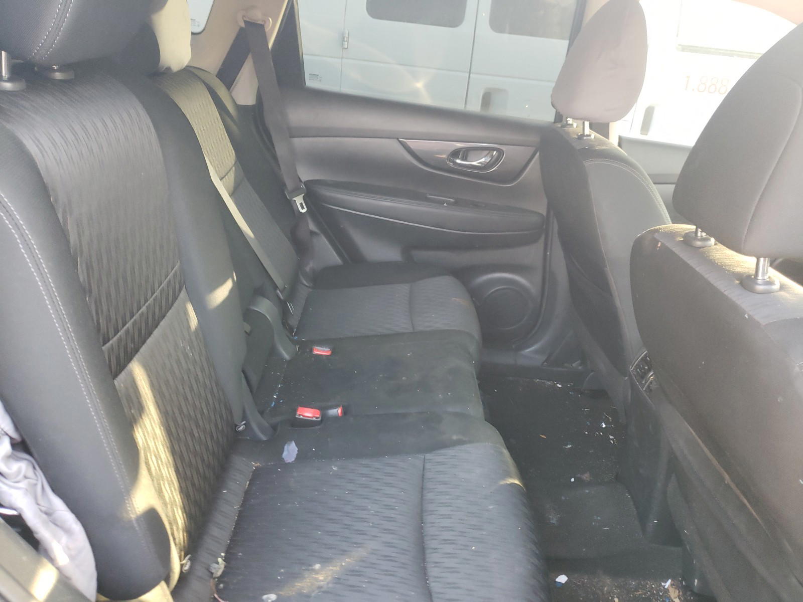 Photo 6 from auction – 2017 NISSAN ROGUE S with VIN KNMAT2MT9HP590049