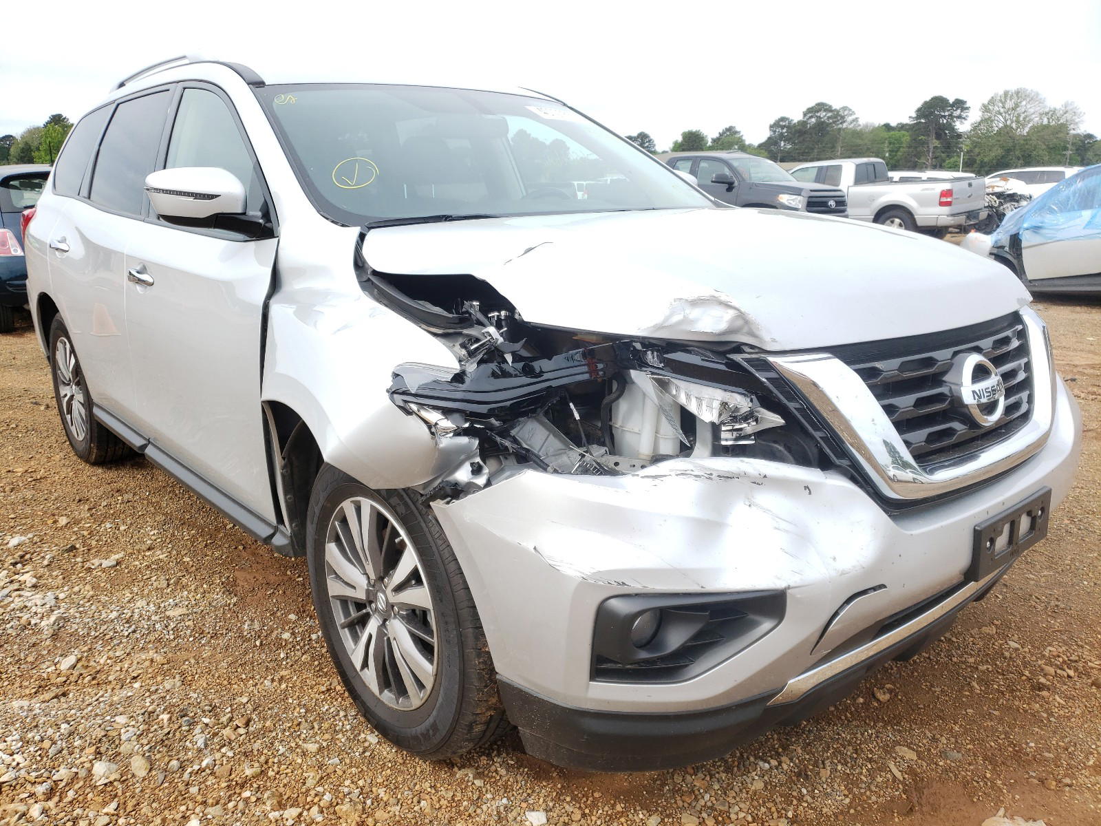 NISSAN PATHFINDER 2018 with VIN 5N1DR2MN2JC605366 - Photo from auction