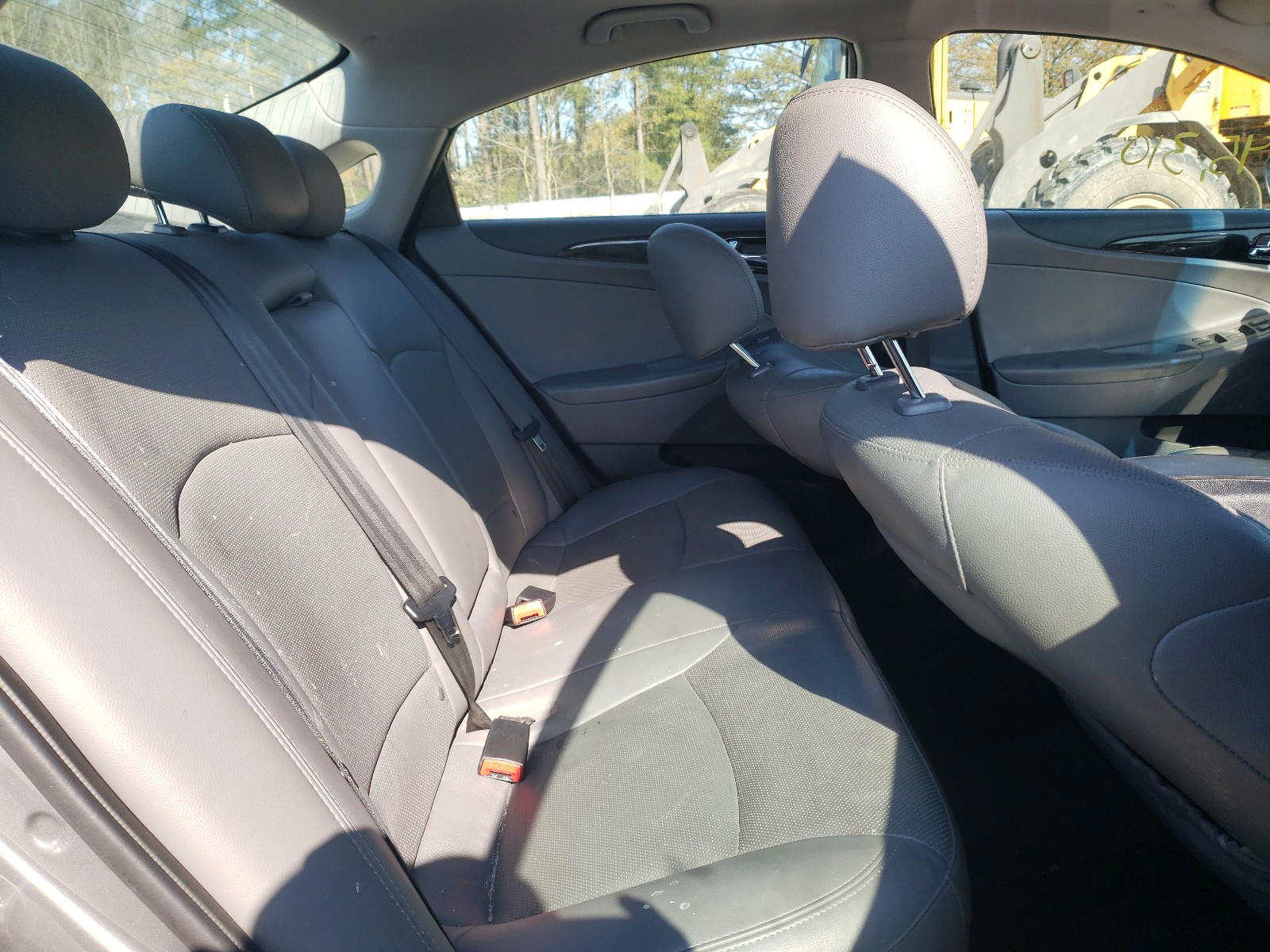Photo 6 from auction – 2014 HYUNDAI SONATA SE with VIN 5NPEC4AC2EH846802