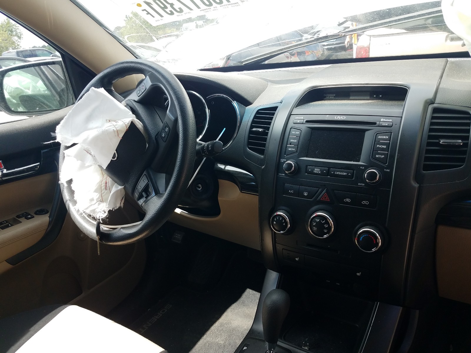 Photo 9 from auction – 2013 KIA SORENTO LX with VIN 5XYKTCA64DG312178