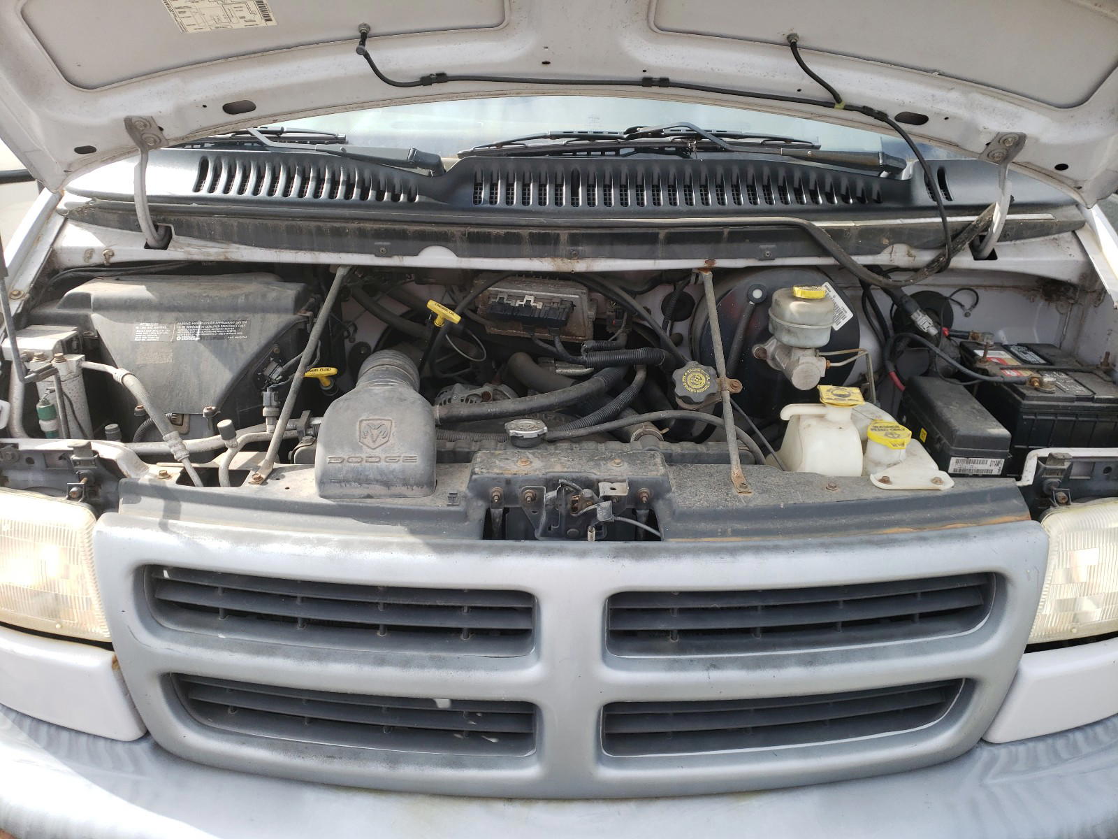 Photo 7 from auction – 2000 DODGE RAM VAN B1 with VIN 2B7HB11X7YK157579