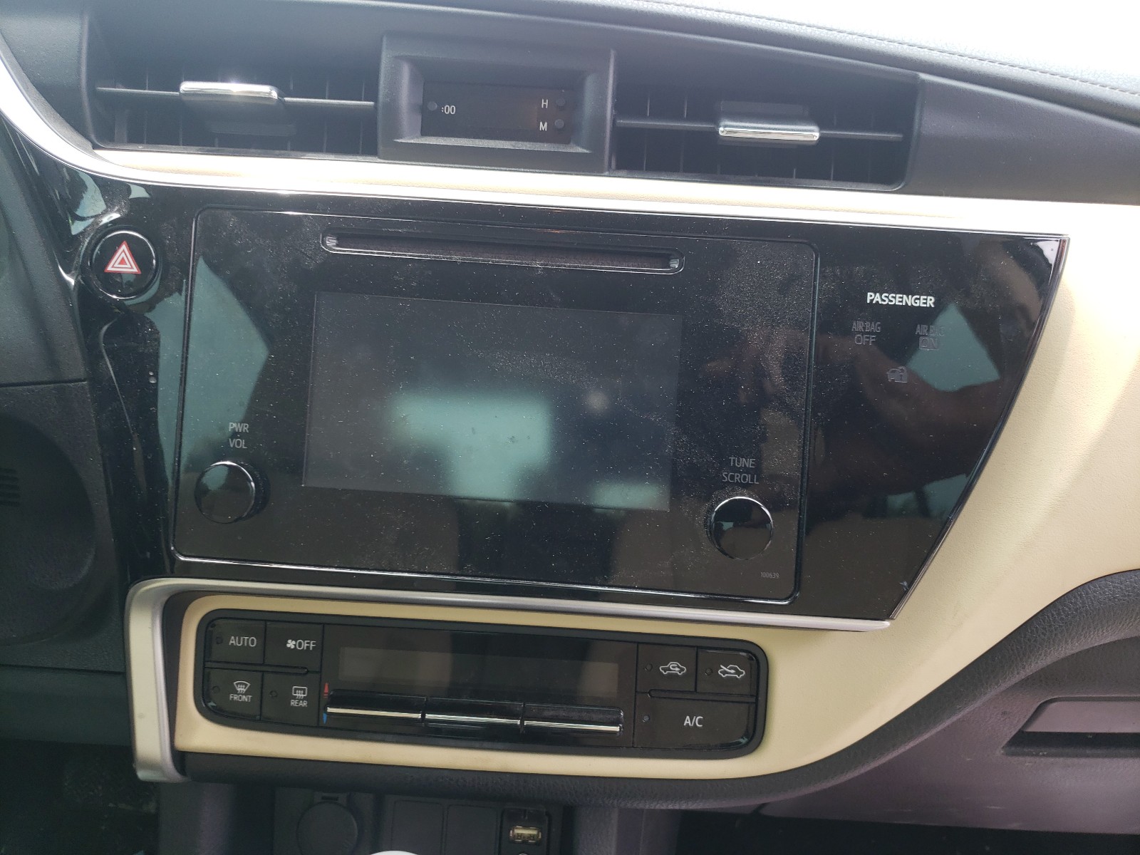 Photo 9 from auction – 2017 TOYOTA COROLLA L with VIN 2T1BURHE0HC781895