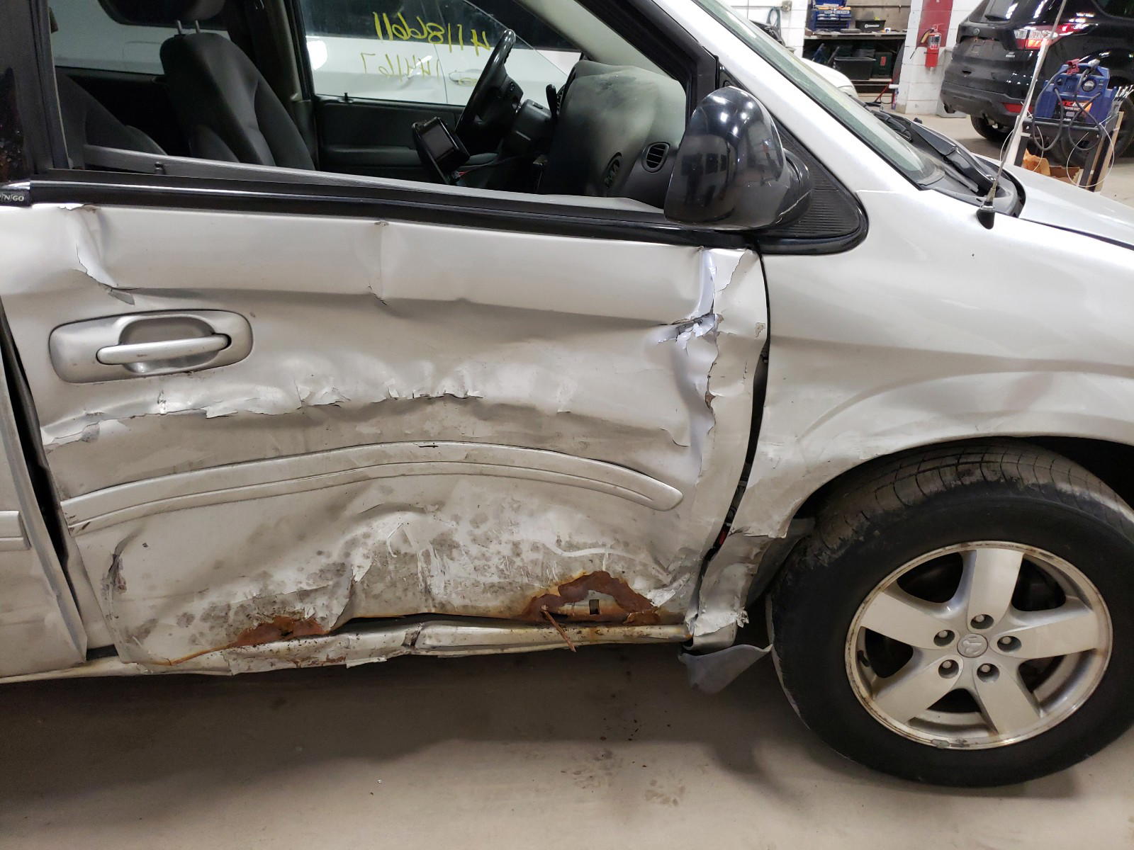Photo 9 from auction – 2005 DODGE GRAND CARA with VIN 2D4GP44L55R600101