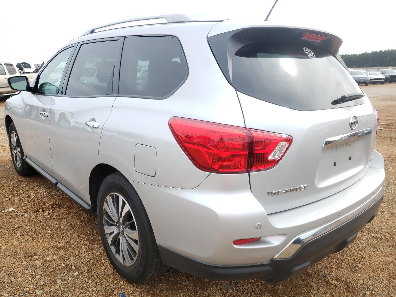 Photo 3 from auction – 2018 NISSAN PATHFINDER with VIN 5N1DR2MN2JC605366