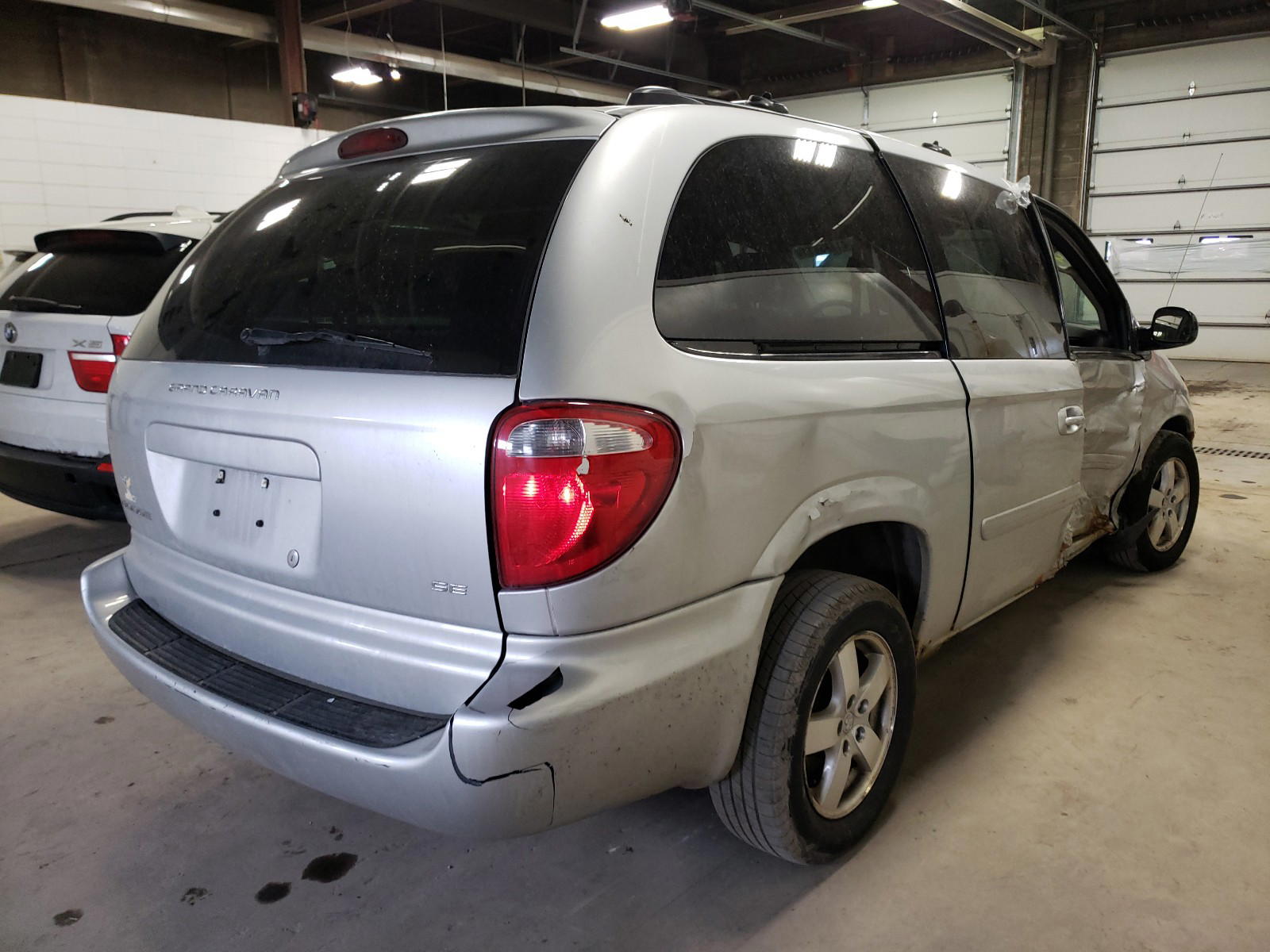 Photo 4 from auction – 2005 DODGE GRAND CARA with VIN 2D4GP44L55R600101