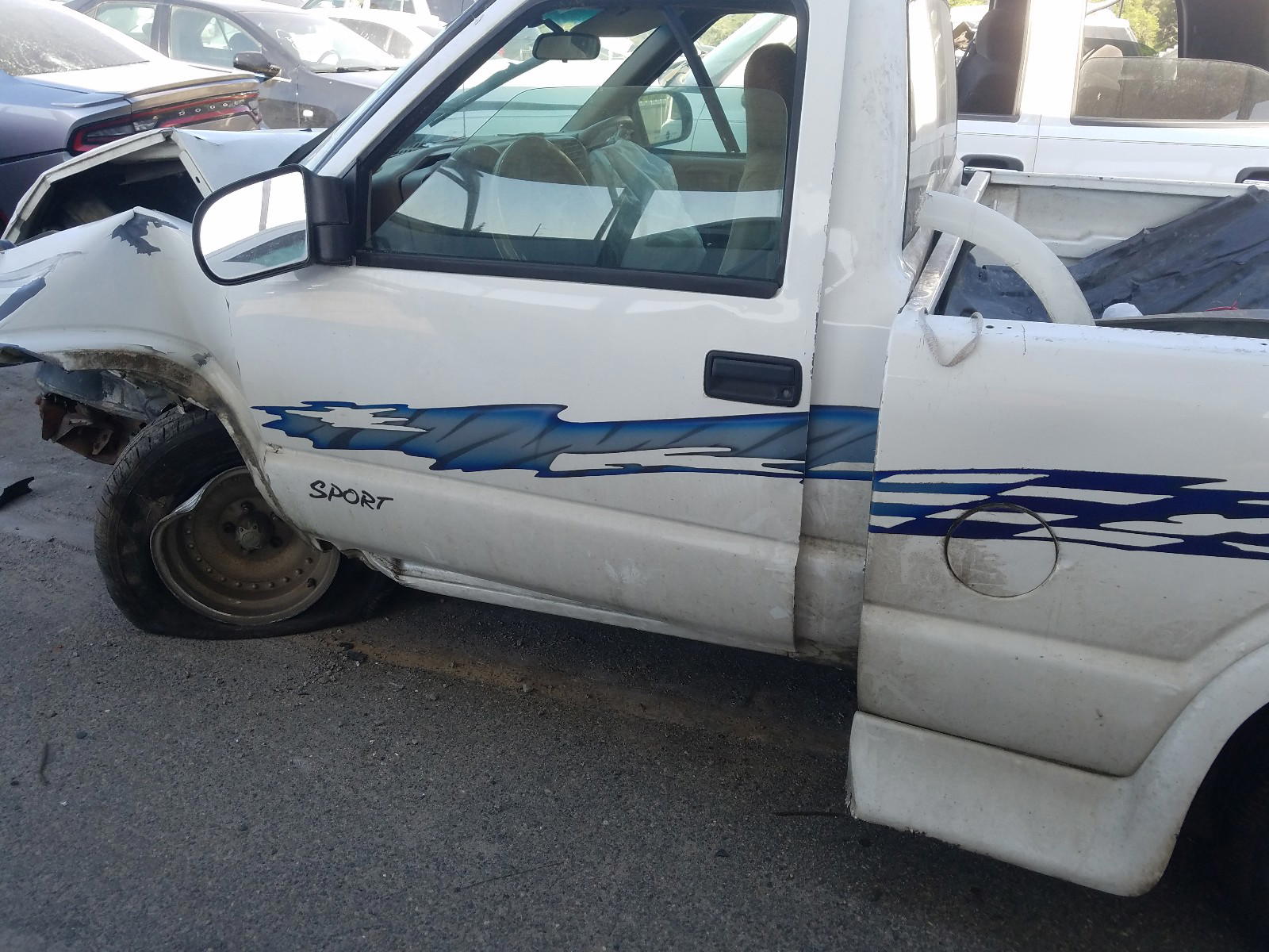 Photo 10 from auction – 2000 GMC SONOMA with VIN 1GTCS14W2Y8169025