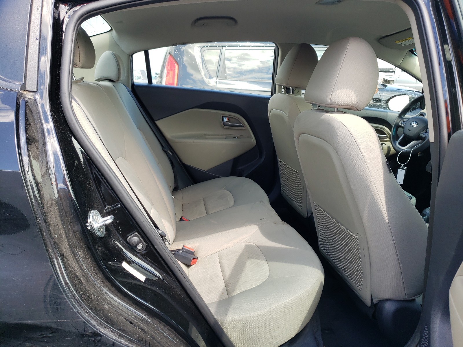 Foto 6 de la subasta – 2015 KIA RIO LX con VIN KNADM4A35F6432771