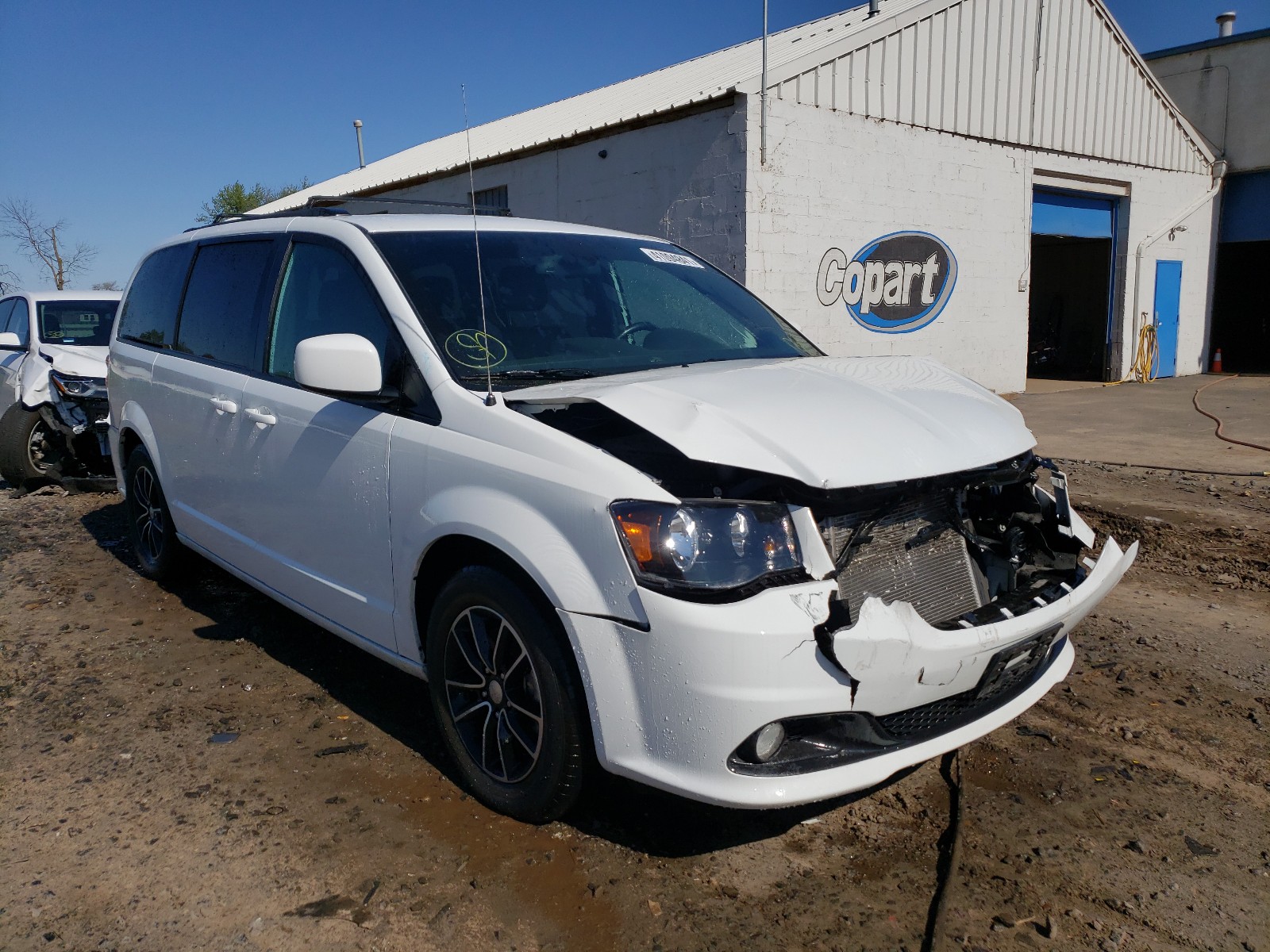 DODGE GRAND CARA 2018 with VIN 2C4RDGEGXJR361169 - Photo from auction