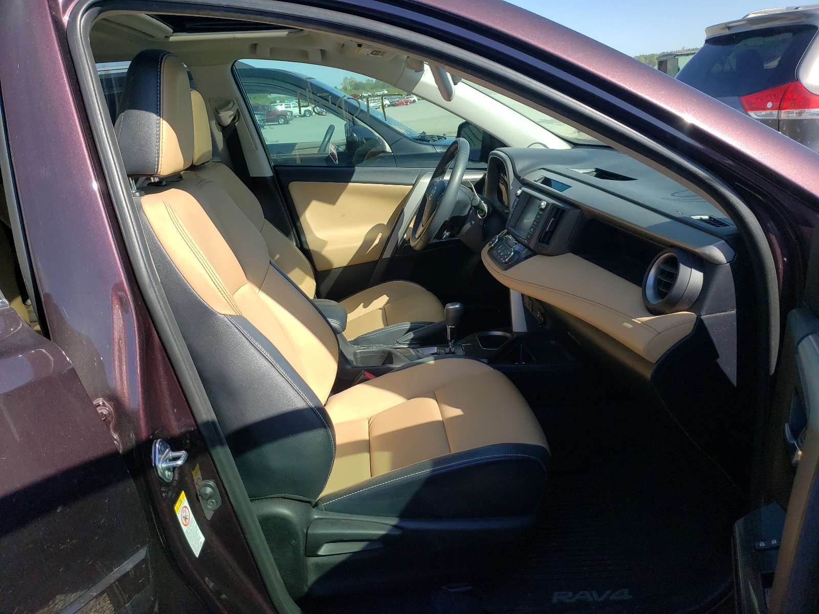 Photo 5 from auction – 2017 TOYOTA RAV4 LIMIT with VIN 2T3YFREV0HW394553