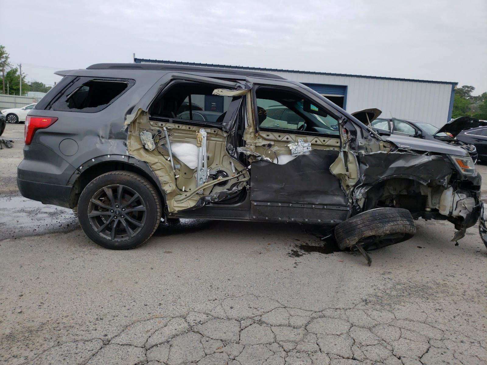 Photo 9 from auction – 2017 FORD EXPLORER X with VIN 1FM5K7D82HGA58487