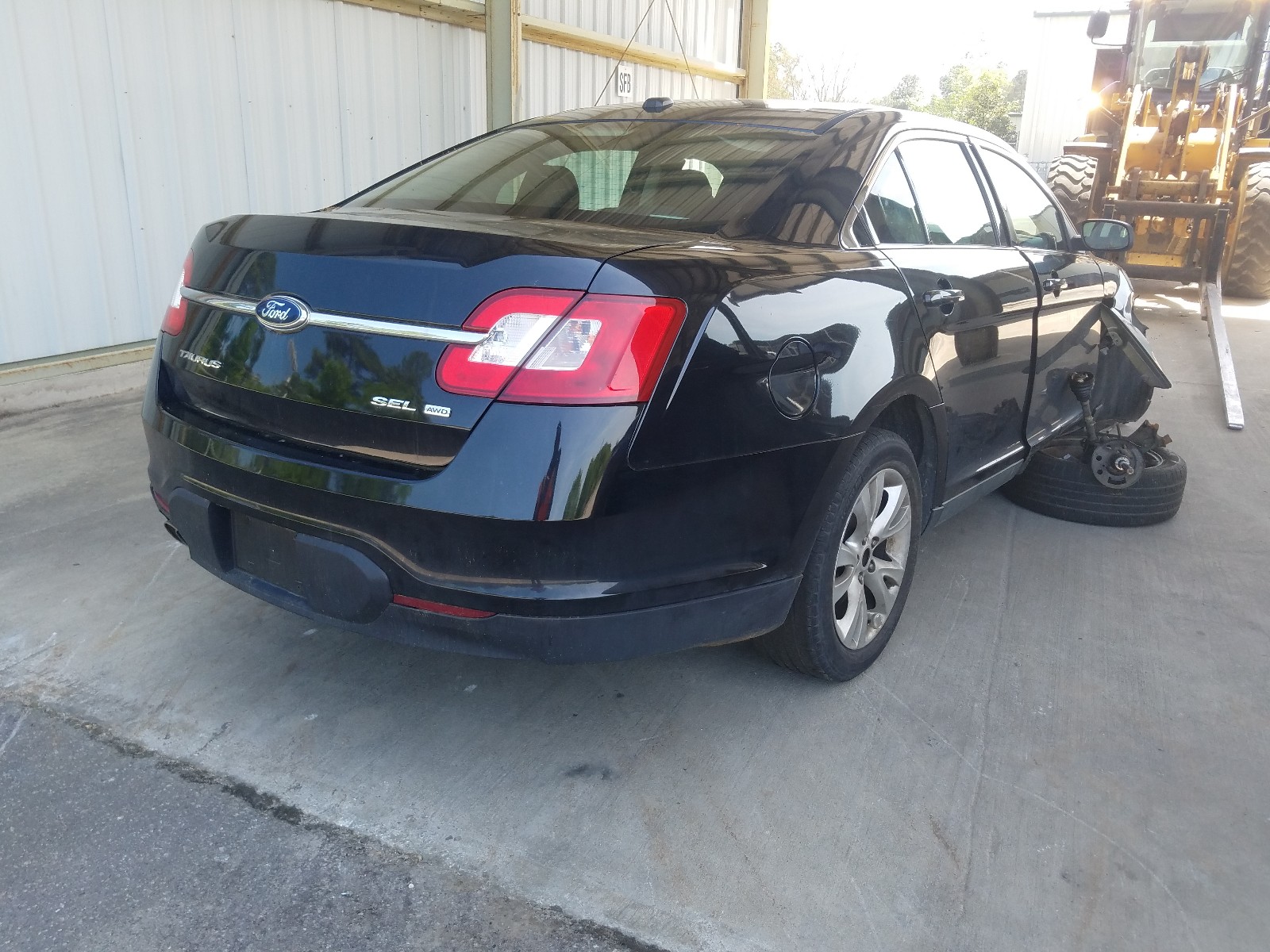 Photo 4 from auction – 2010 FORD TAURUS SEL with VIN 1FAHP2HW0AG122617