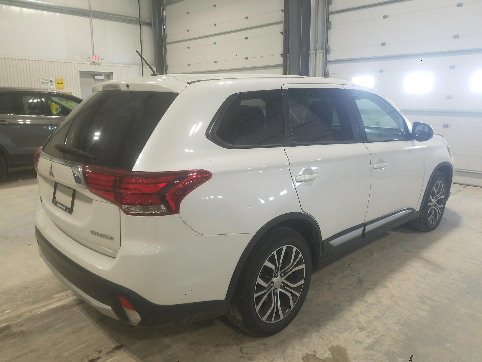Photo 4 from auction – 2016 MITSUBISHI OUTLANDER with VIN JA4AD2A34GZ040532