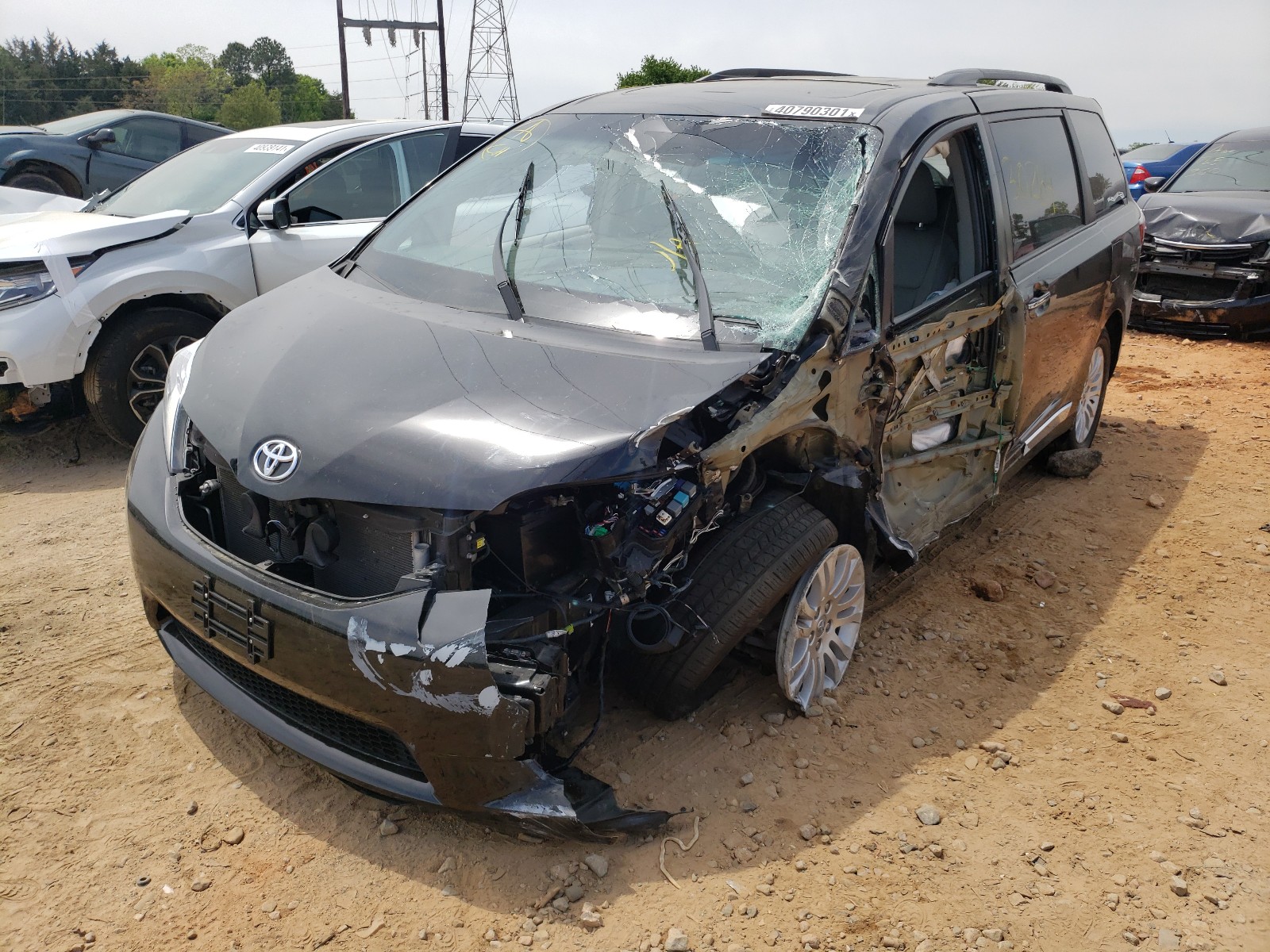 Photo 2 from auction – 2017 TOYOTA SIENNA XLE with VIN 5TDYZ3DC5HS893208
