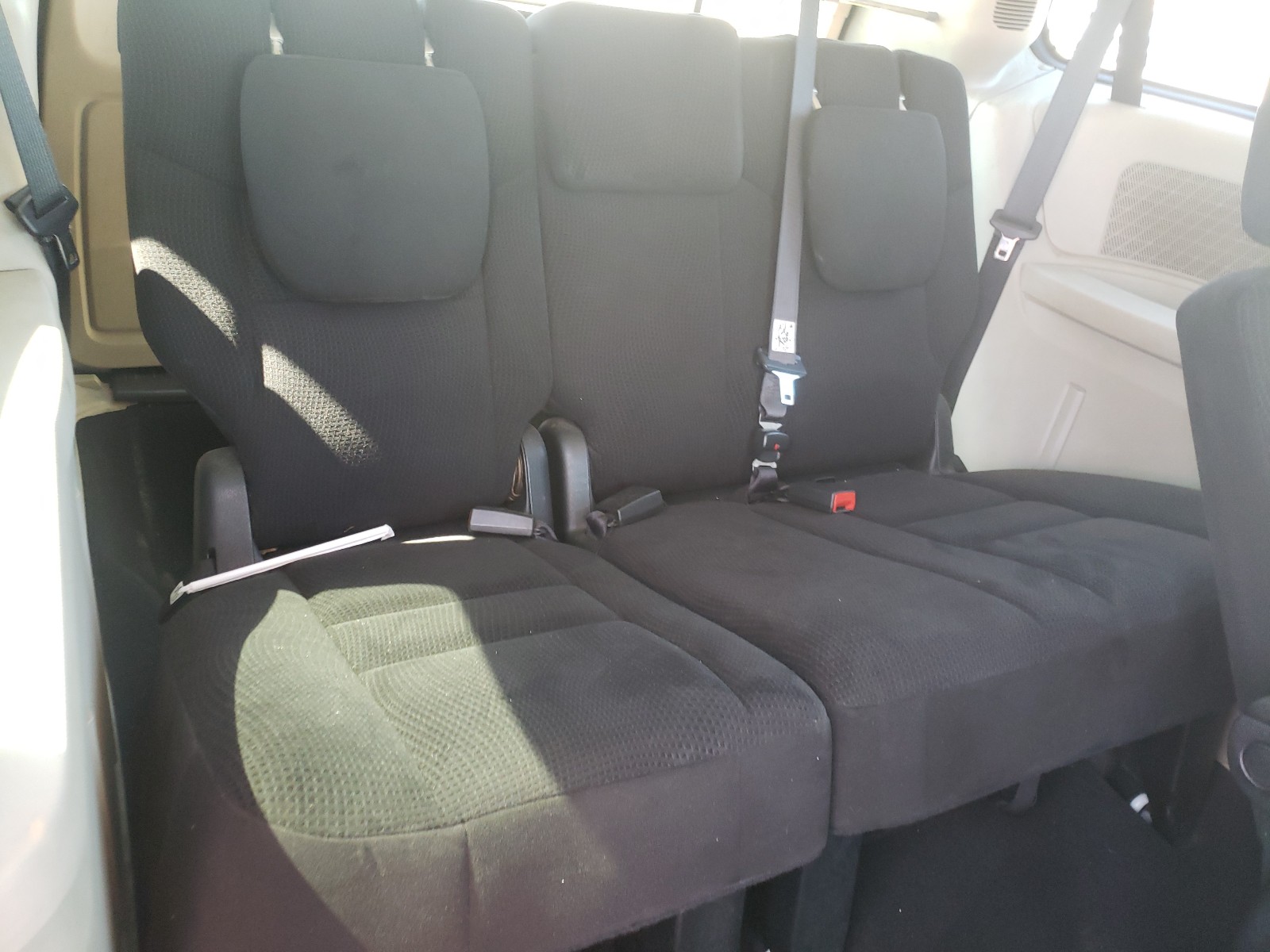 Photo 9 from auction – 2015 DODGE GRAND CARA with VIN 2C4RDGBG1FR569162