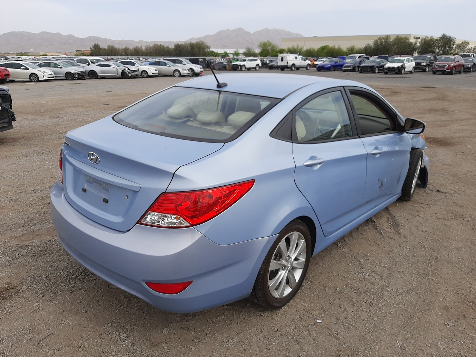 Photo 4 from auction – 2014 HYUNDAI ACCENT GLS with VIN KMHCU4AE9EU626435