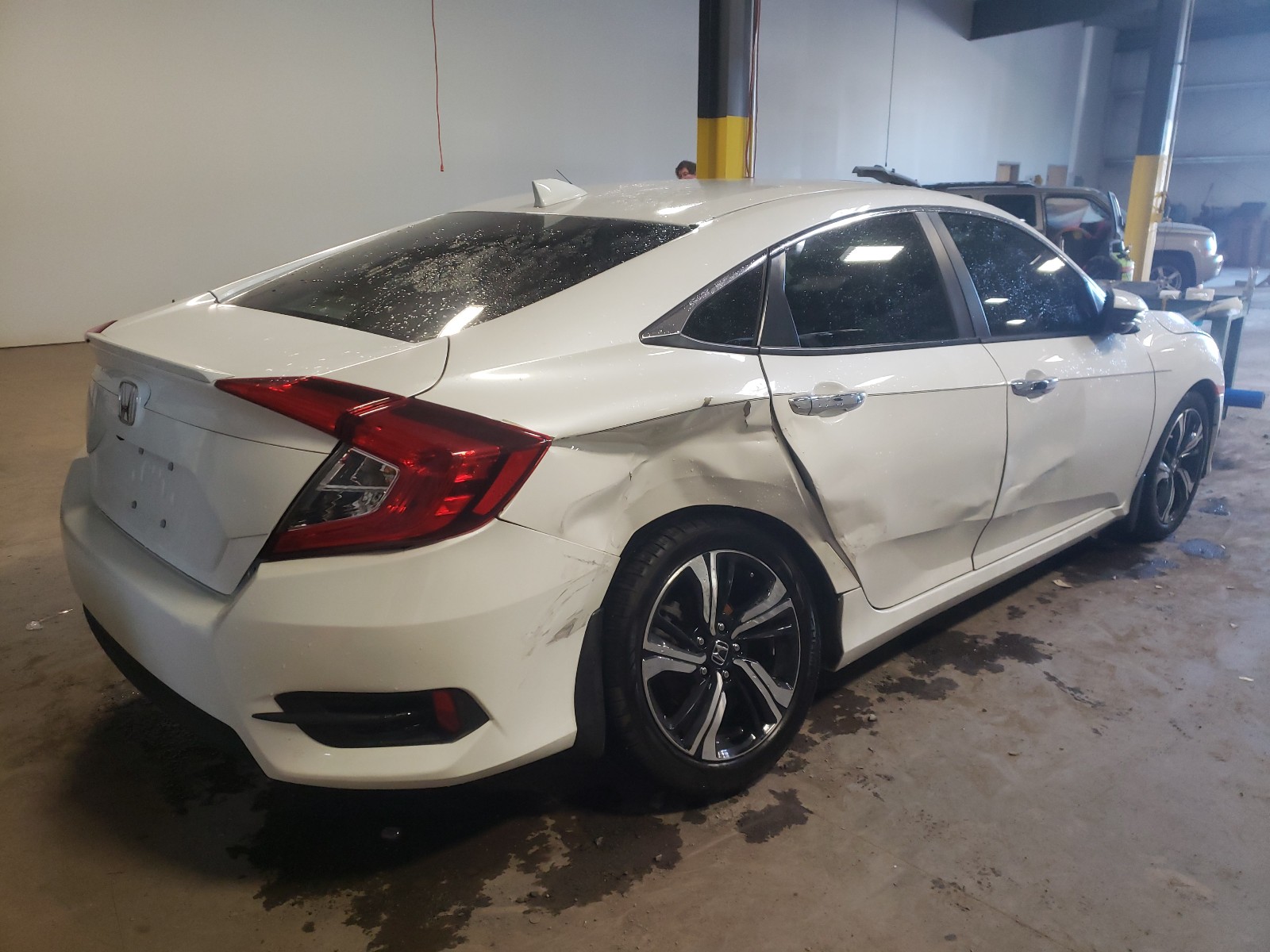 Photo 4 from auction – 2016 HONDA CIVIC TOUR with VIN 19XFC1F99GE026319