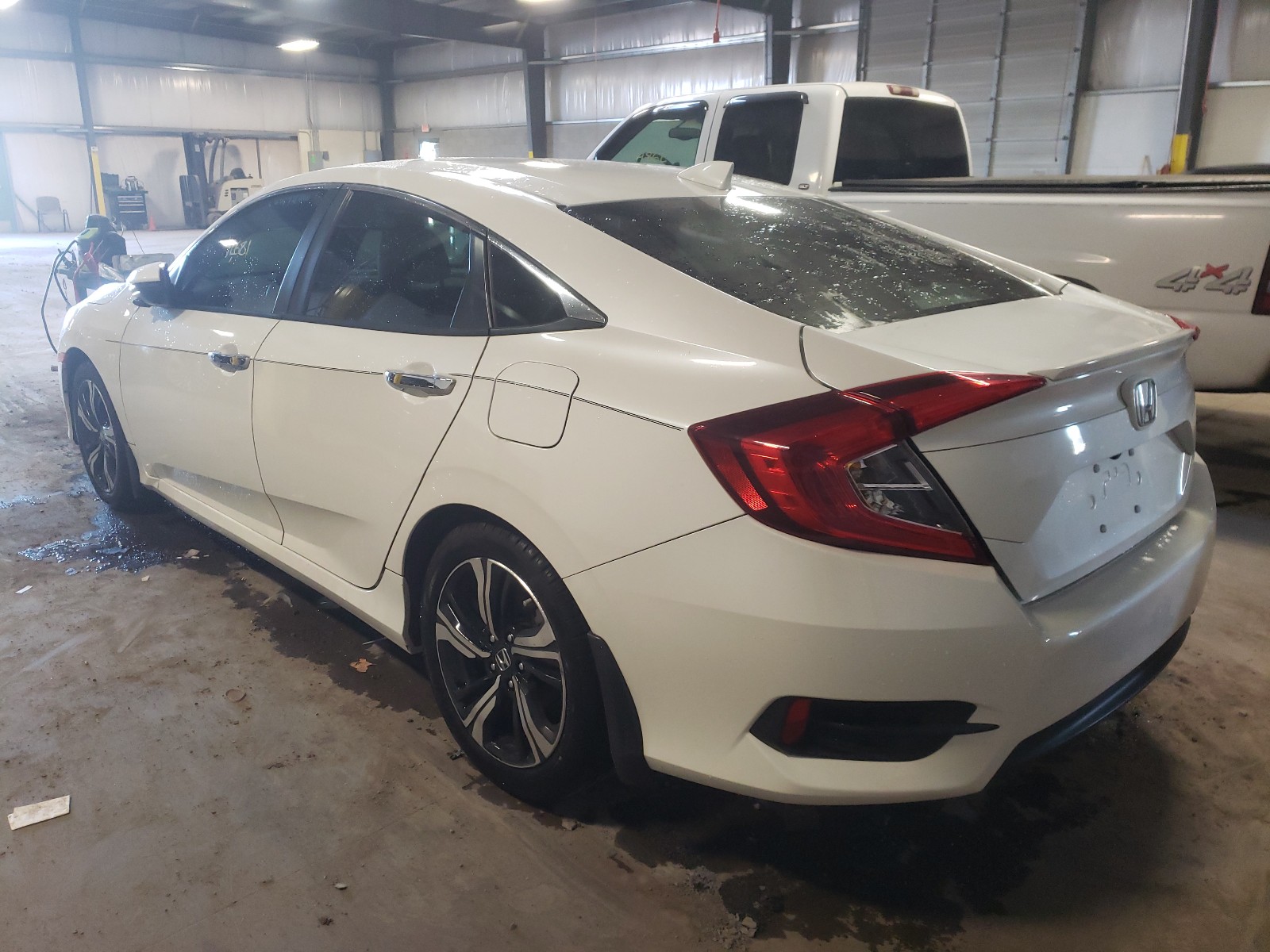 Photo 3 from auction – 2016 HONDA CIVIC TOUR with VIN 19XFC1F99GE026319