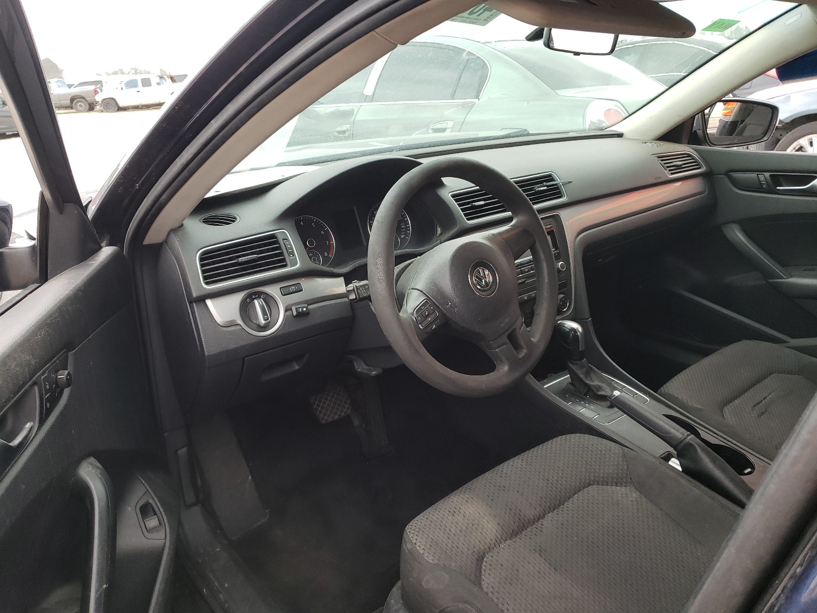 Photo 9 from auction – 2013 VOLKSWAGEN PASSAT S with VIN 1VWAP7A38DC014361