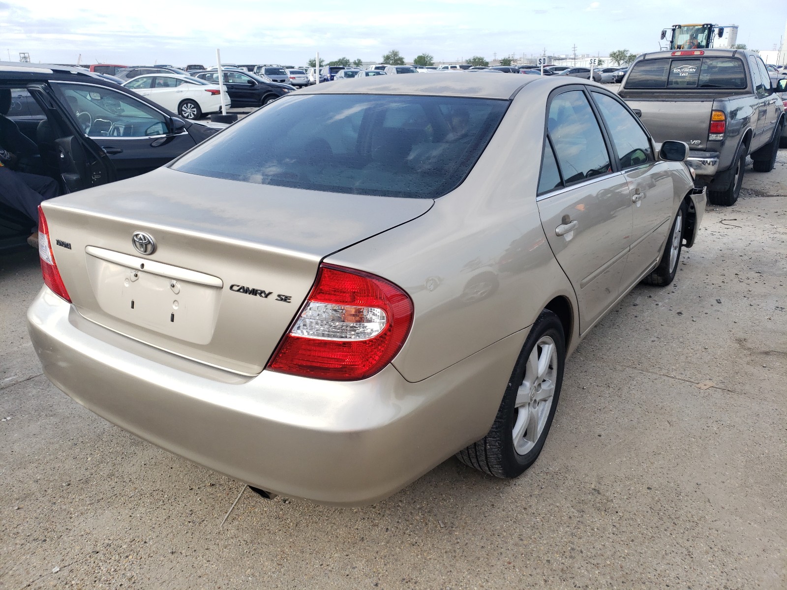 Photo 4 from auction – 2004 TOYOTA CAMRY LE with VIN JTDBE32K240251201
